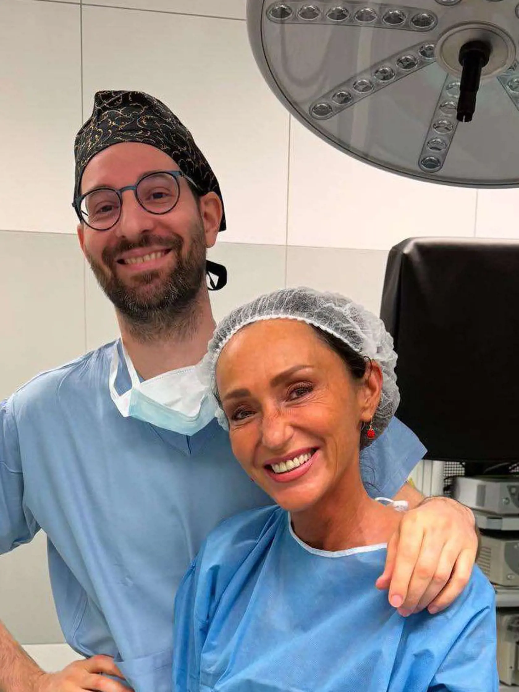 Január 2025: Sisa Sklovska podstúpila vážnu operáciu ruky, ktorá trvala necelé tri hodiny. Zákrok podstúpila na súkromnej klinike v Bratislave. 