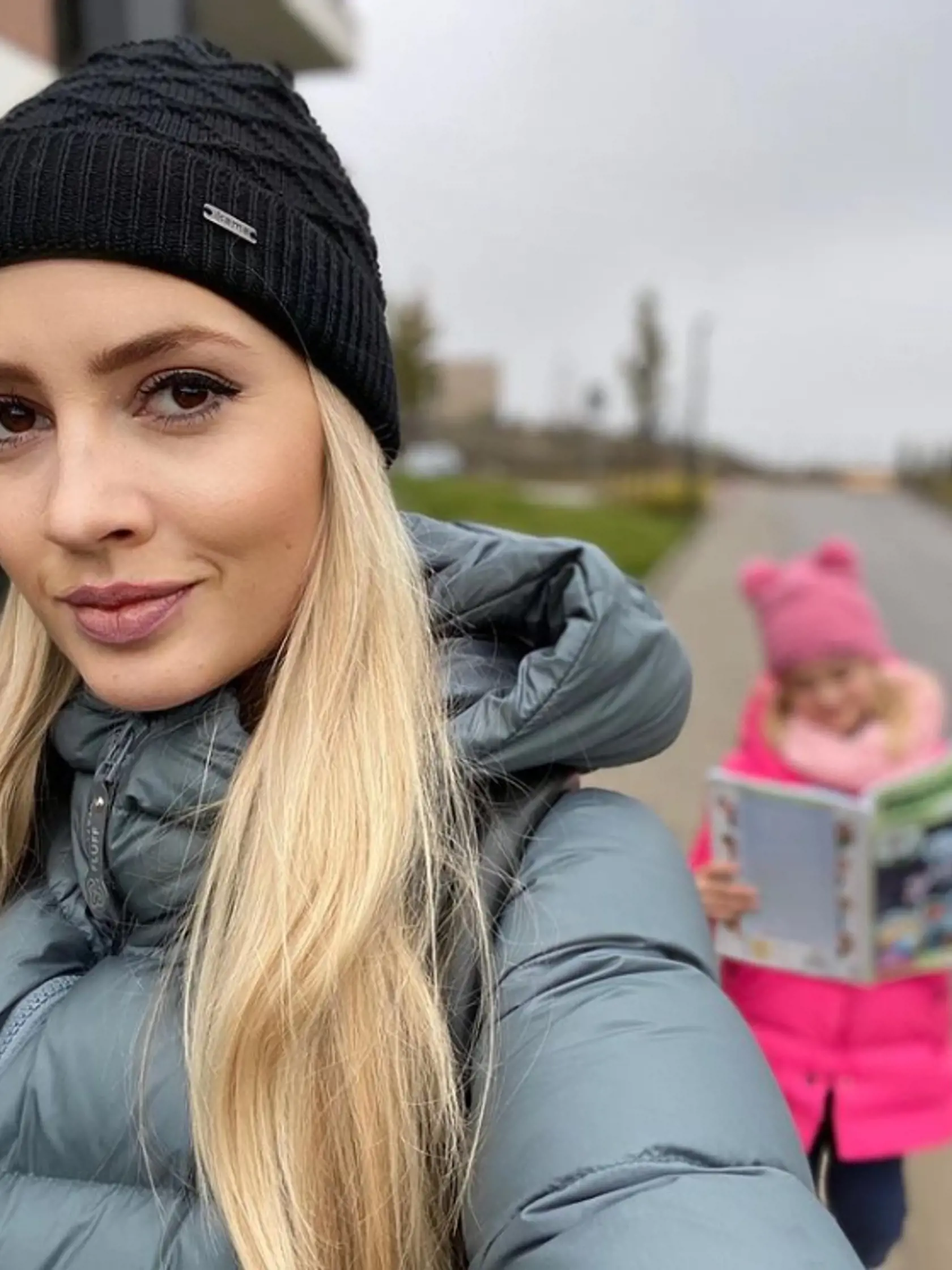 Barbora sa podelila o svoje netradičné kočíkovanie. Kým ona tlačila kočík, jej dcérka sa učila prírodovedu. Spojila tak príjemné s užitočným, bábätku dopriala čerstvý vzduch a zároveň si stihla prebrať učivo s dcérkou.