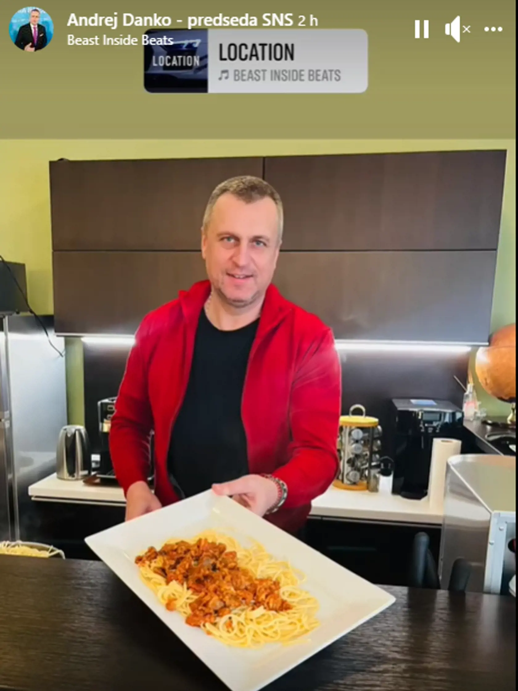 Danko sa rozhodol urobiť známe „študentské špagety“ – cestoviny s morca-dellou.