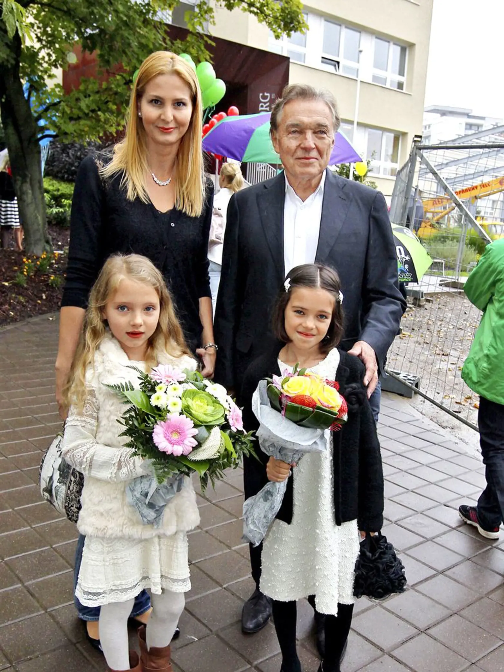 Ivana má robiť Karlovi manažérku, ale nevie po nemecky.