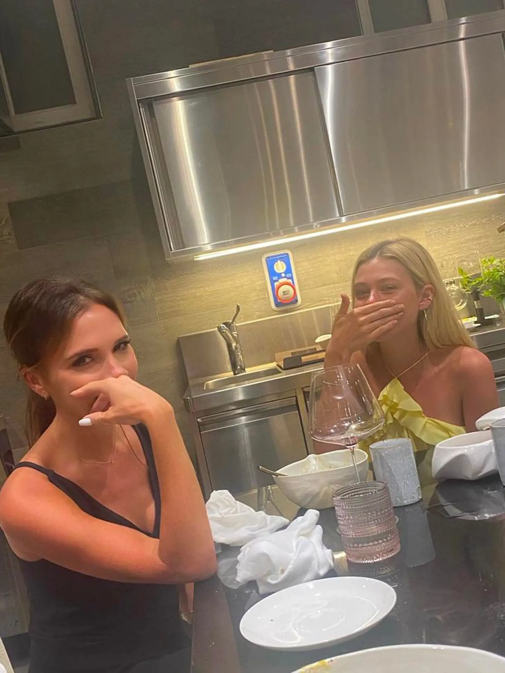 Victoria Beckham so svojou nevestou