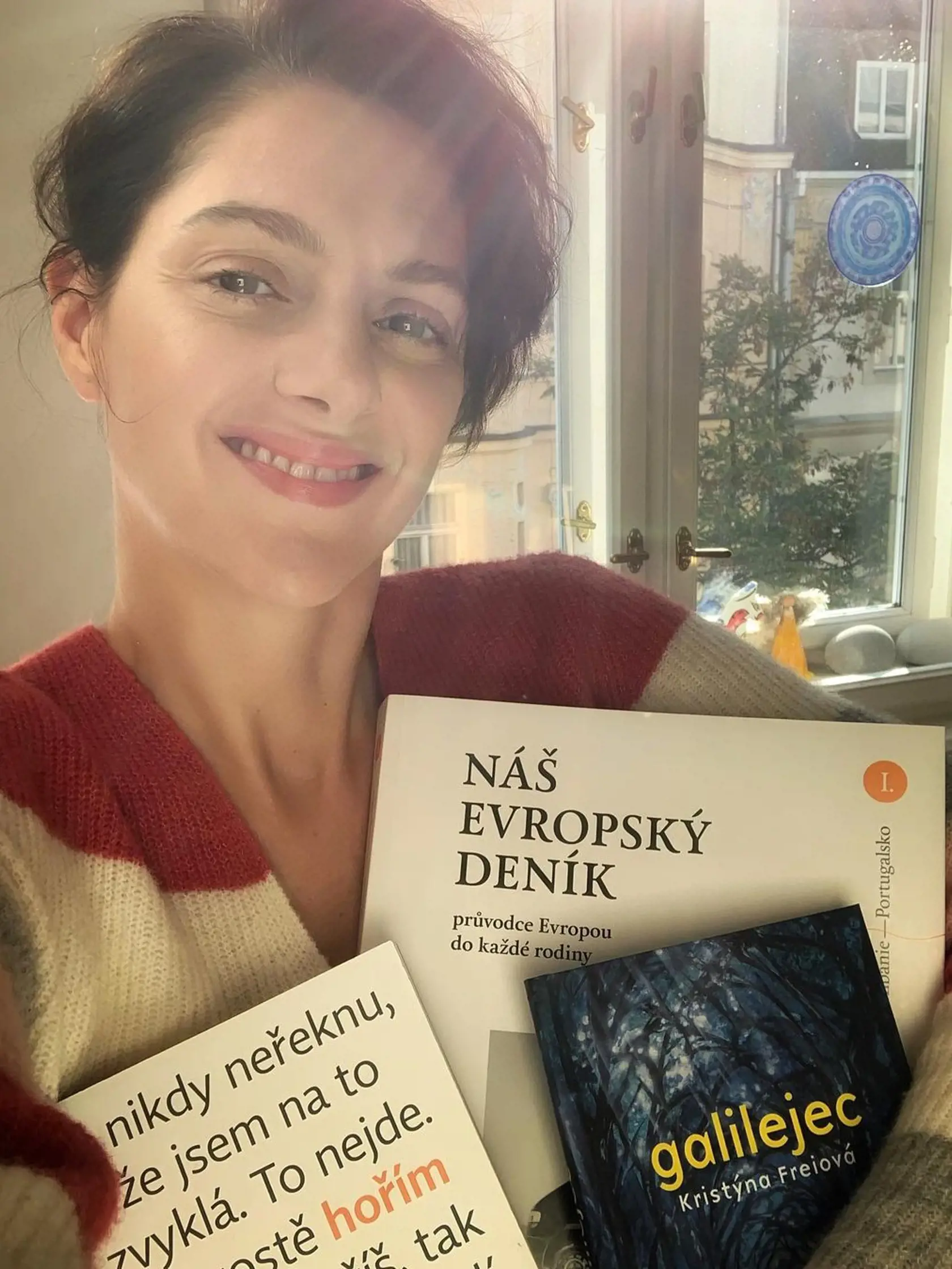 Klára obľubuje knihy.