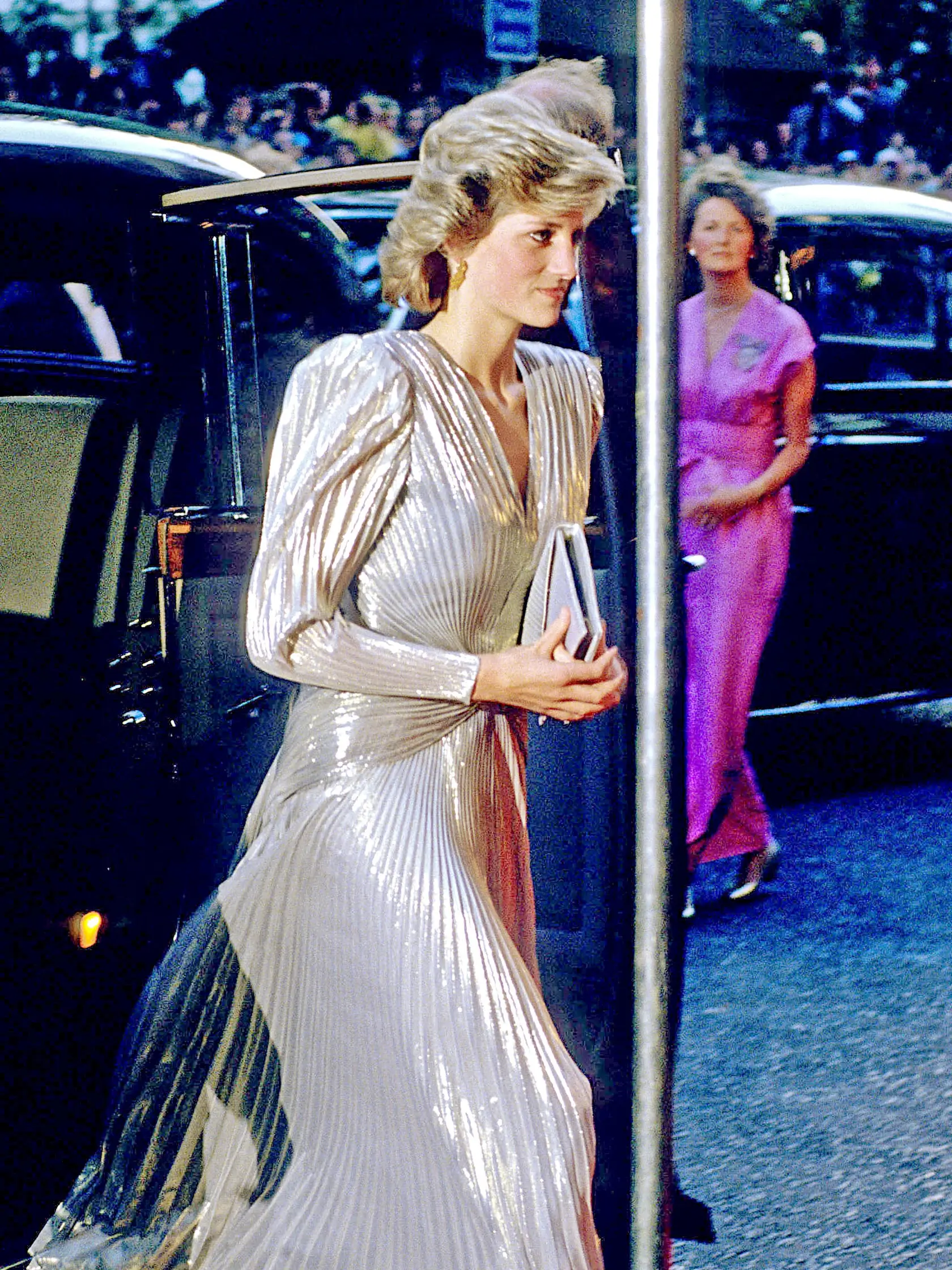 1985. Diana na londýnskej premiére filmu o agentovi Jamesovi Bondovi s podtitulom Vyhliadka na smrť.