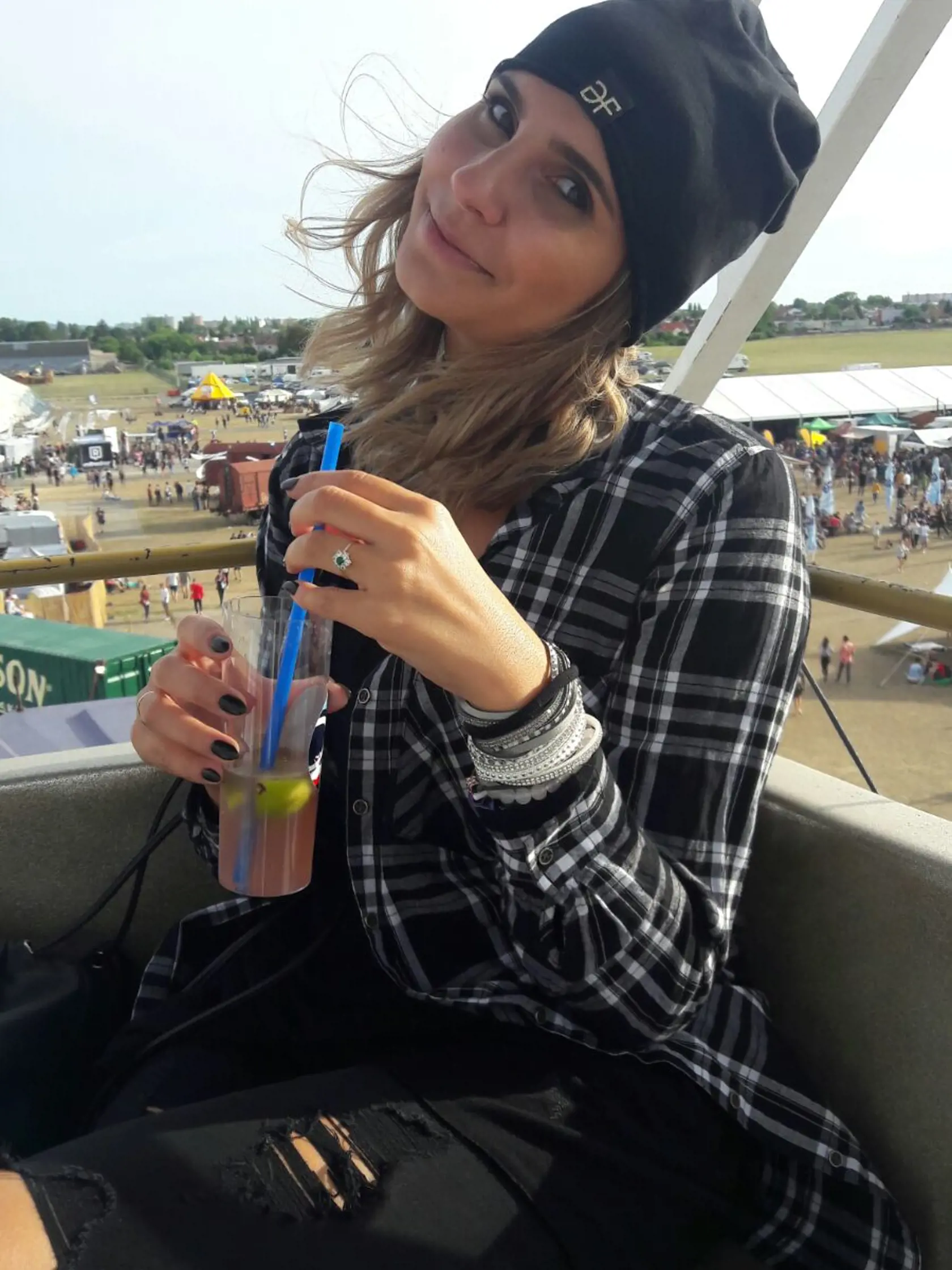 Katarína mala v lete absolvovať bakalárky. Študovala manažment na miestnej univerzite.