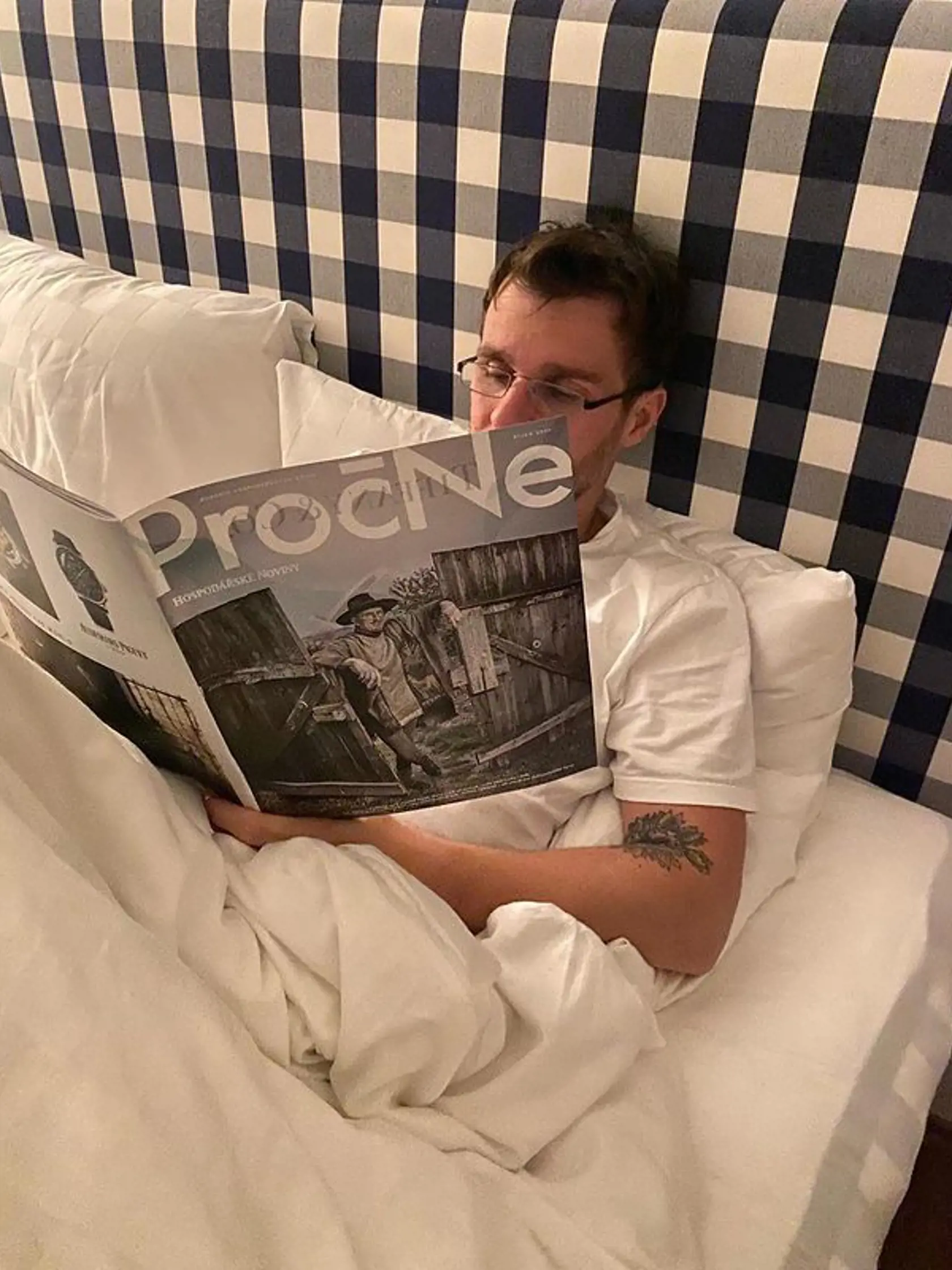 Záhlavie na posteli je výrazné a nápadné