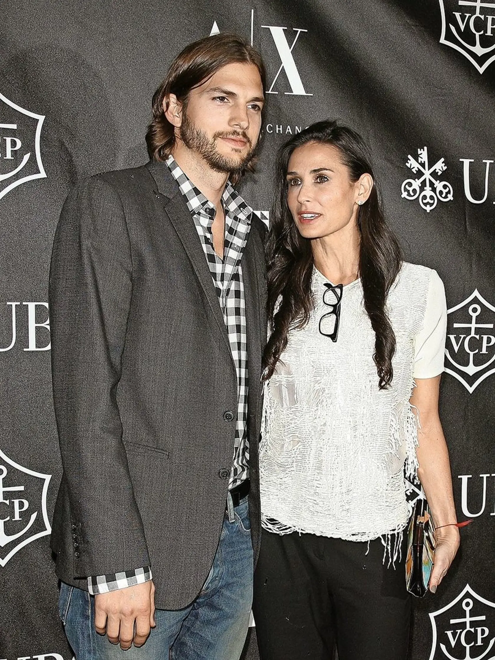 Manželstvo Demi Moore a o 16 rokov mladšieho Ashtona Kutchera sa rozpadlo.