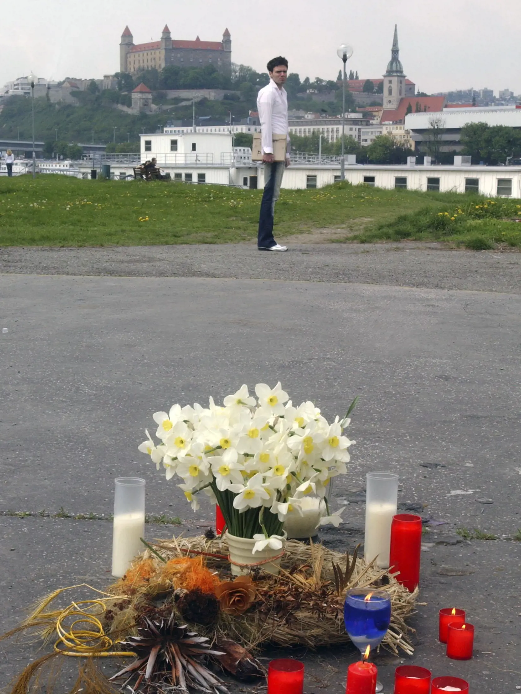 Občianske združenie Ľudia proti rasizmu zorganizovalo na Tyršovom nábreží v Bratislave 8. mája 2006 pri príležitosti Dňa víťazstva nad fašizmom antifašistický happening. Práve na tomto mieste prišiel o život údajne rukami neonacistov študent Daniel Tupý.