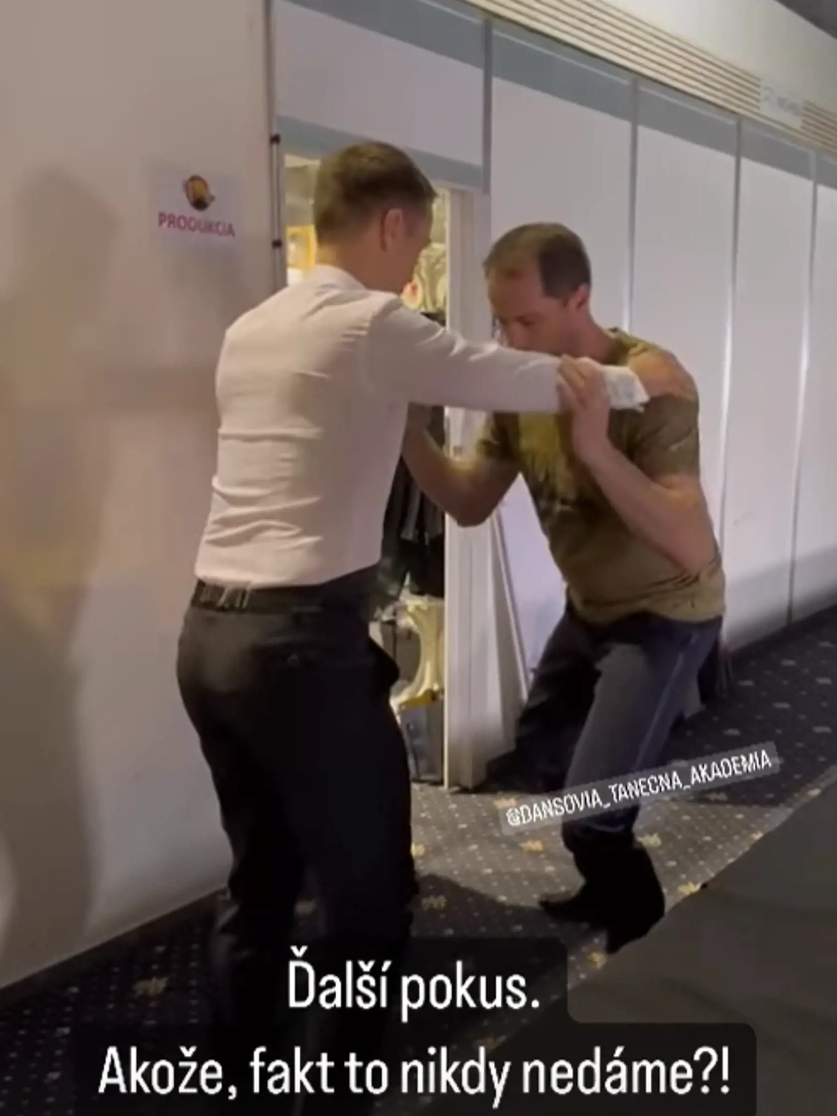 Nedalo im to. Po živom prenose sa Viktor a Peťo stretli v zákulisí a... Zdvíhačka im vyšla!