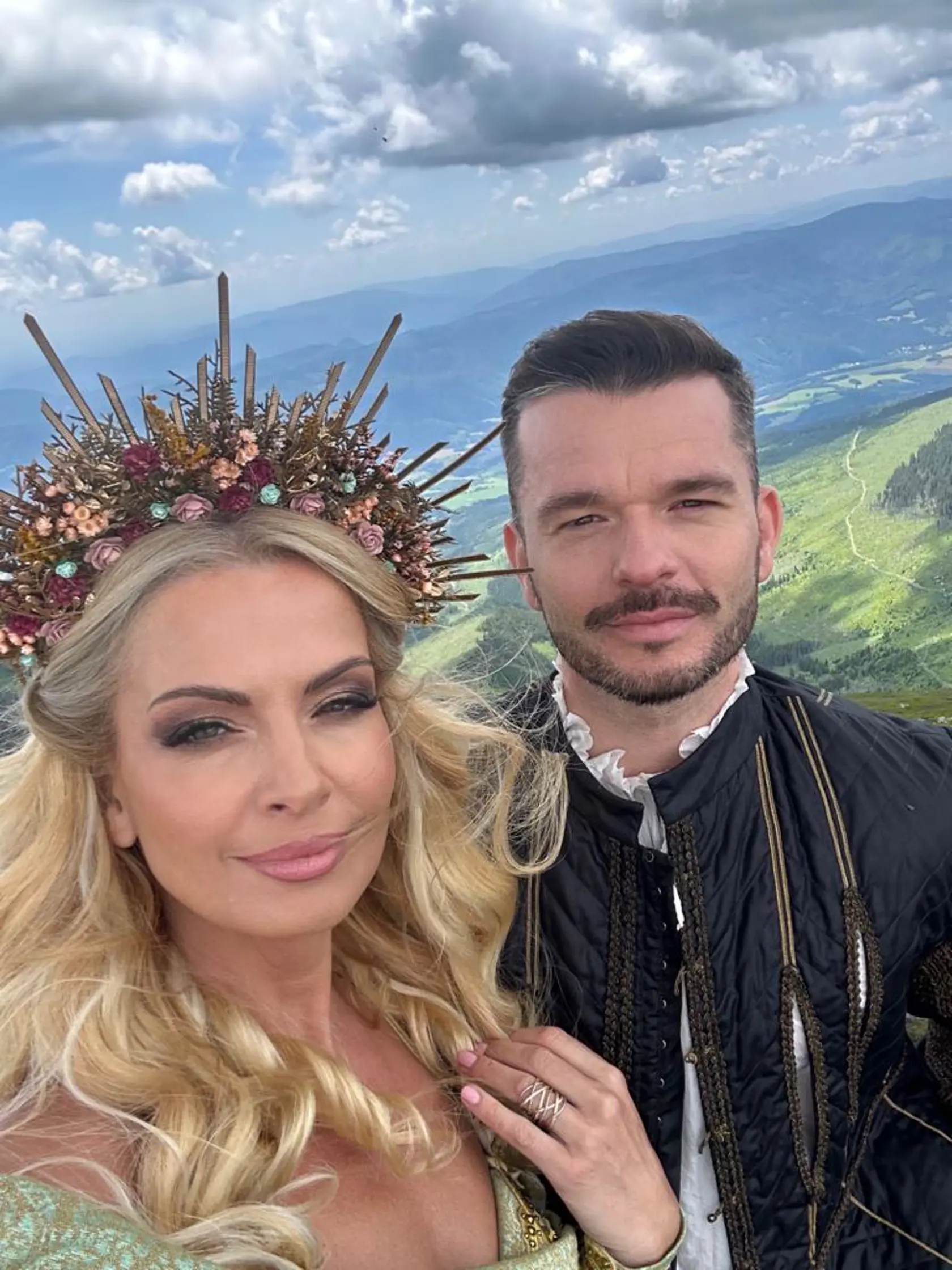Marianna Ďurianová a hudobník Štefan Štec počas nakrúcania nového projektu RTVS Voda spieva.