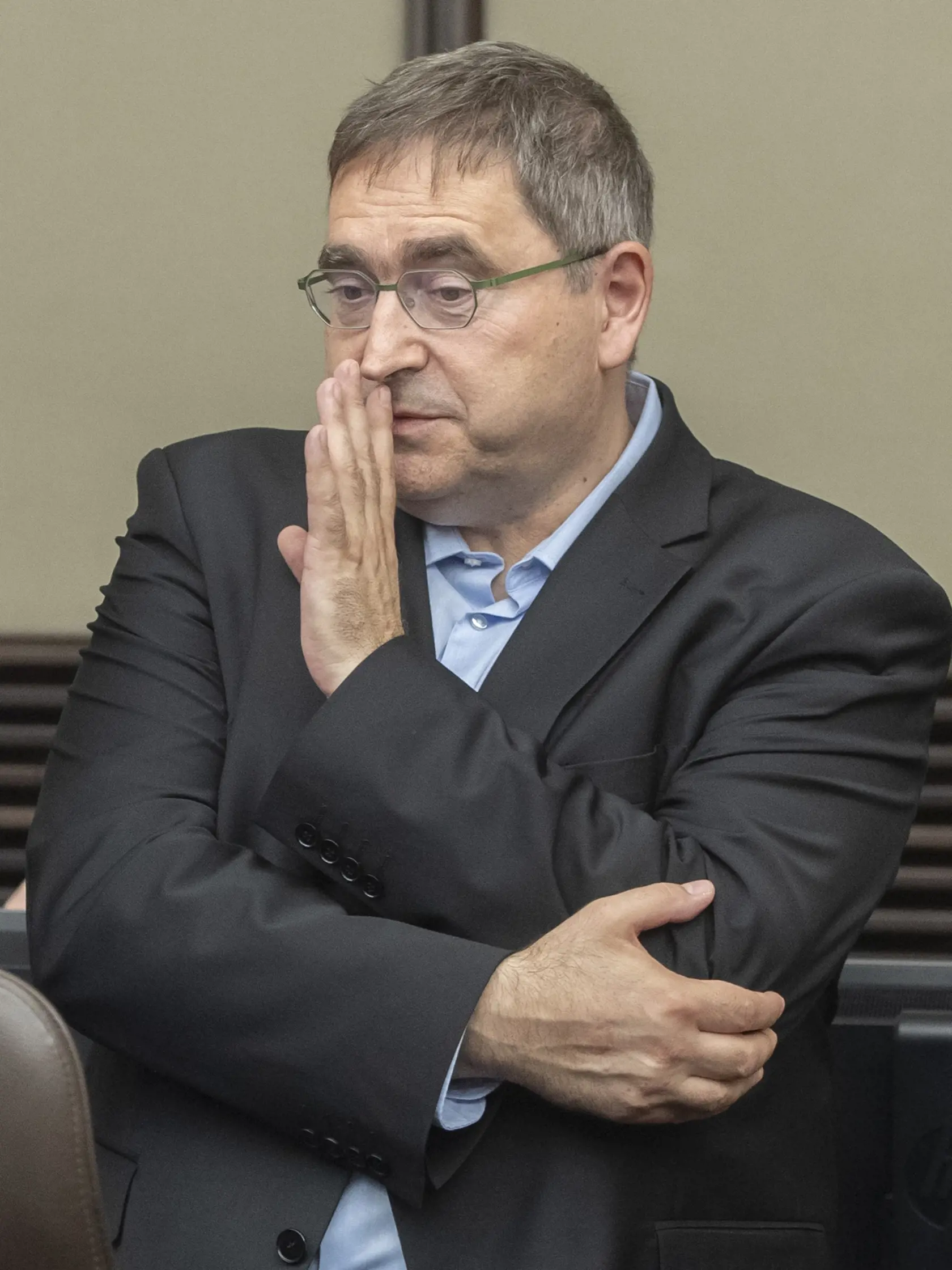 12. júla 2023: Dočasne poverený minister školstva, vedy, výskumu a športu (MŠVVŠ) SR Daniel Bútora gestikuluje počas 10. schôdze vlády SR v Bratislave.
