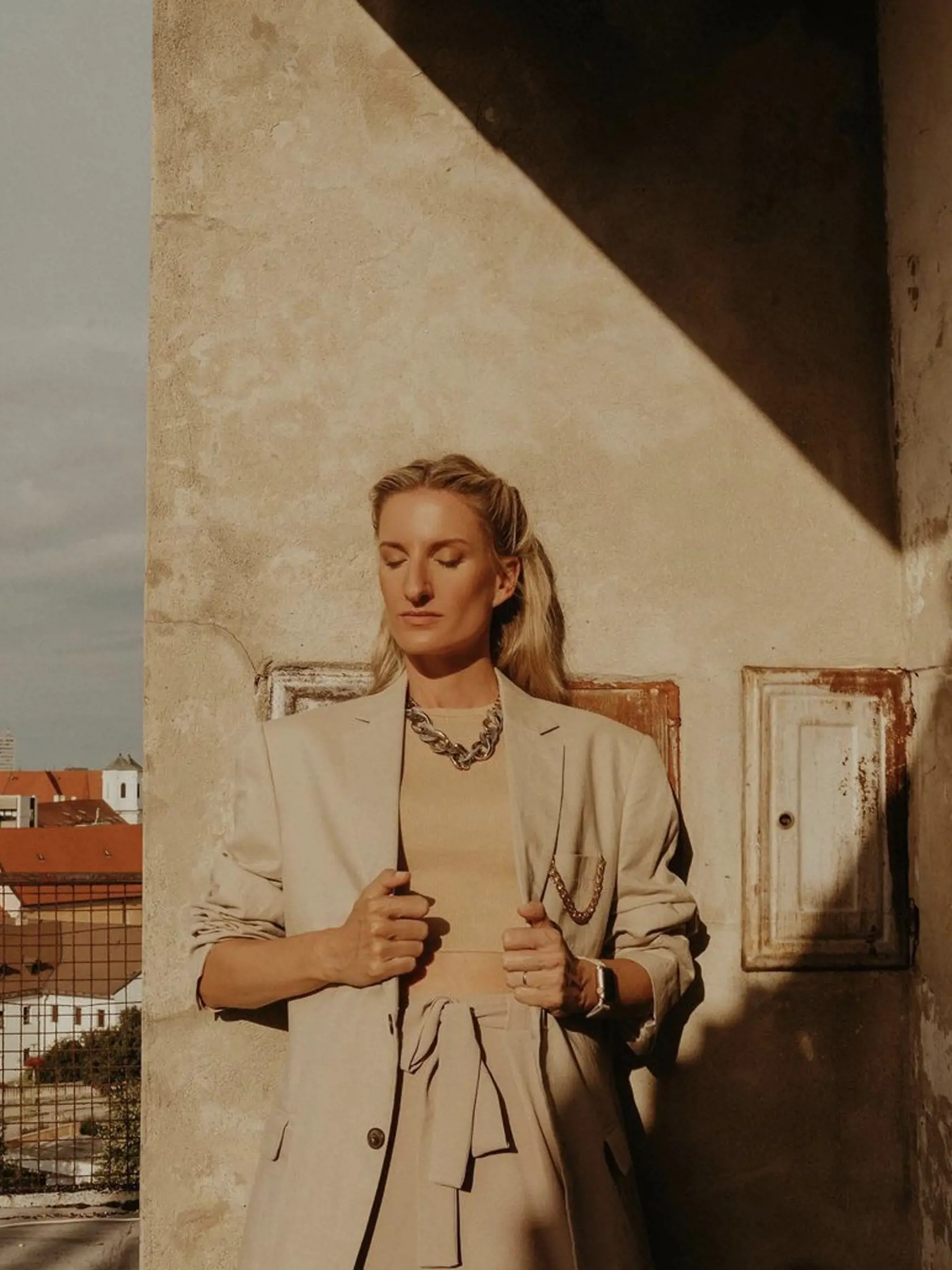 Adela Vinczeová sa nechala nafotiť mladou fotografkou. Vznikla z toho séria krásnych záberov.