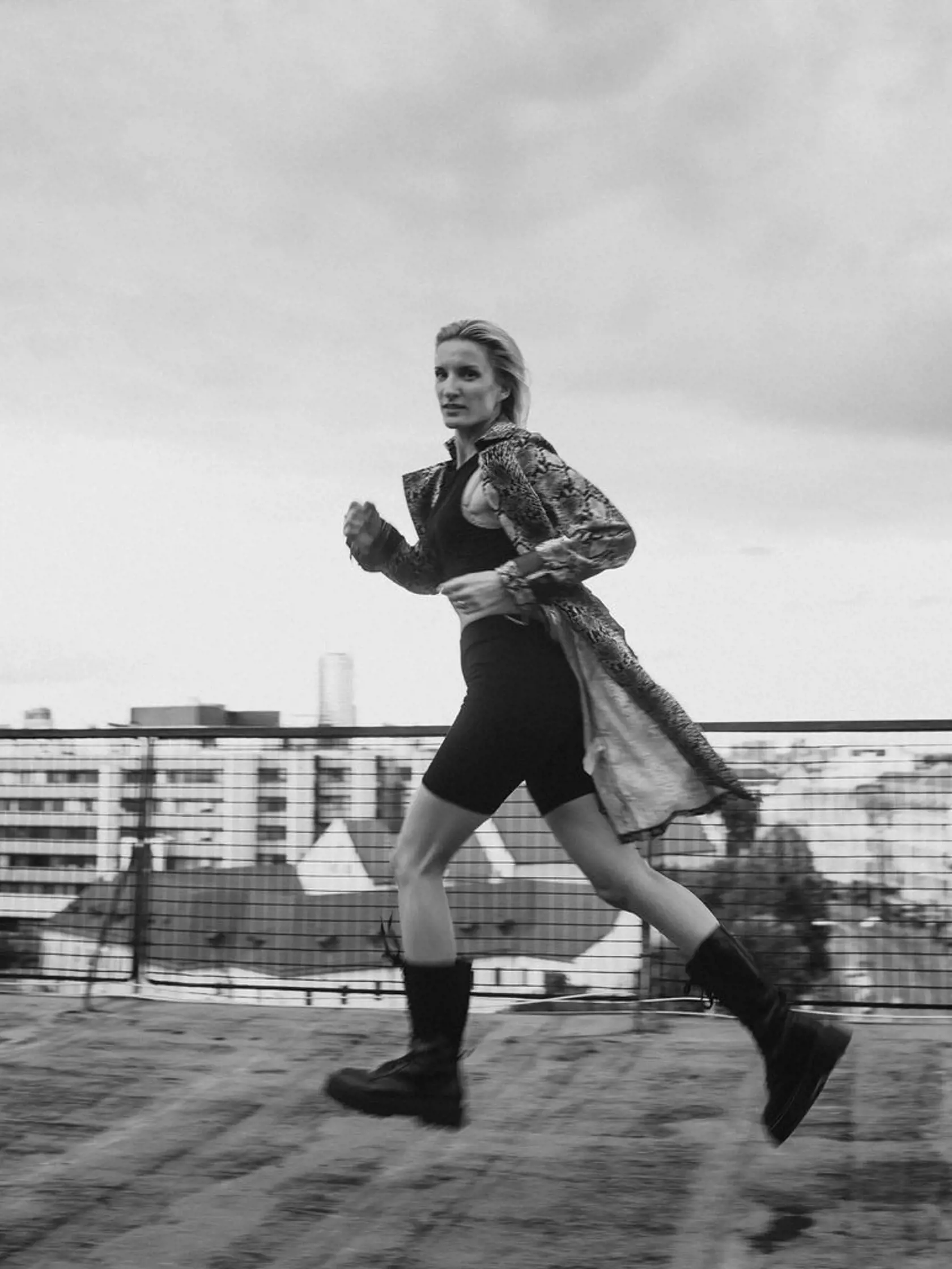 Adela Vinczeová sa nechala nafotiť mladou fotografkou. Vznikla z toho séria krásnych záberov.