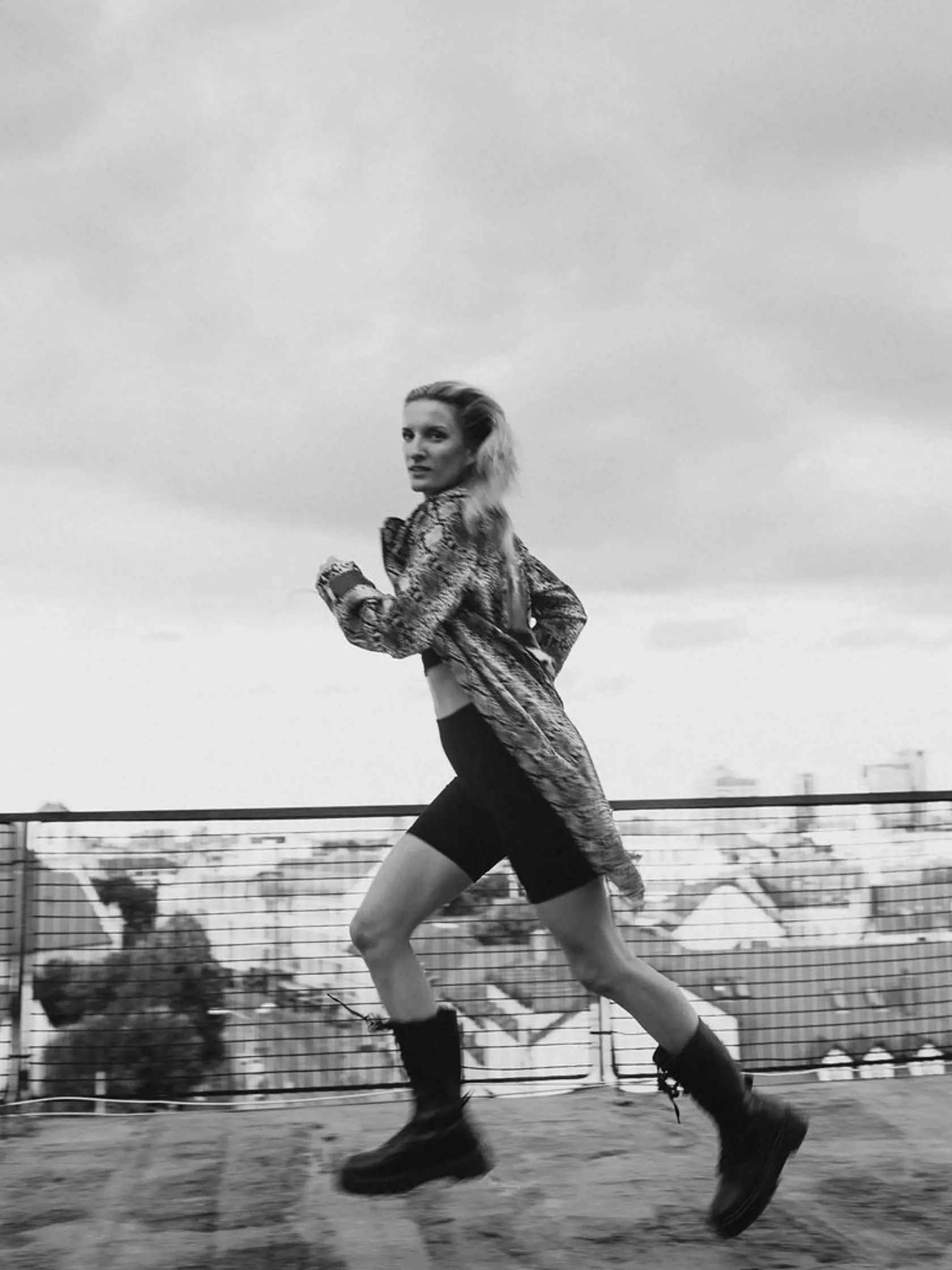 Adela Vinczeová sa nechala nafotiť mladou fotografkou. Vznikla z toho séria krásnych záberov.
