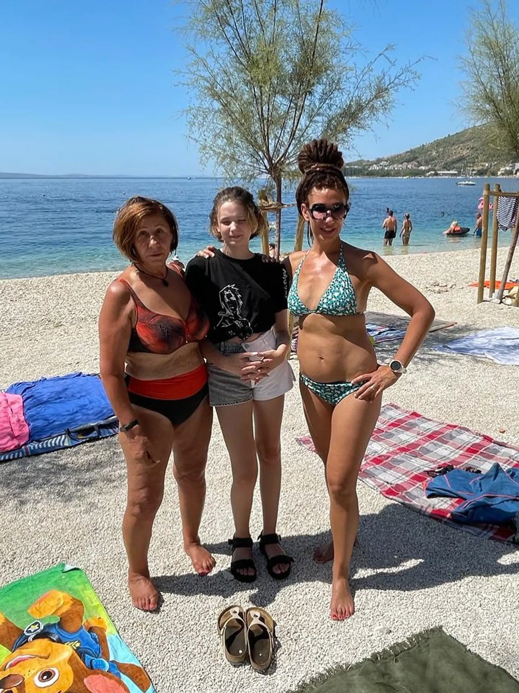Eurposlankyňa Lucia Ďuriš Nicholsonová s mamou a dcérou.