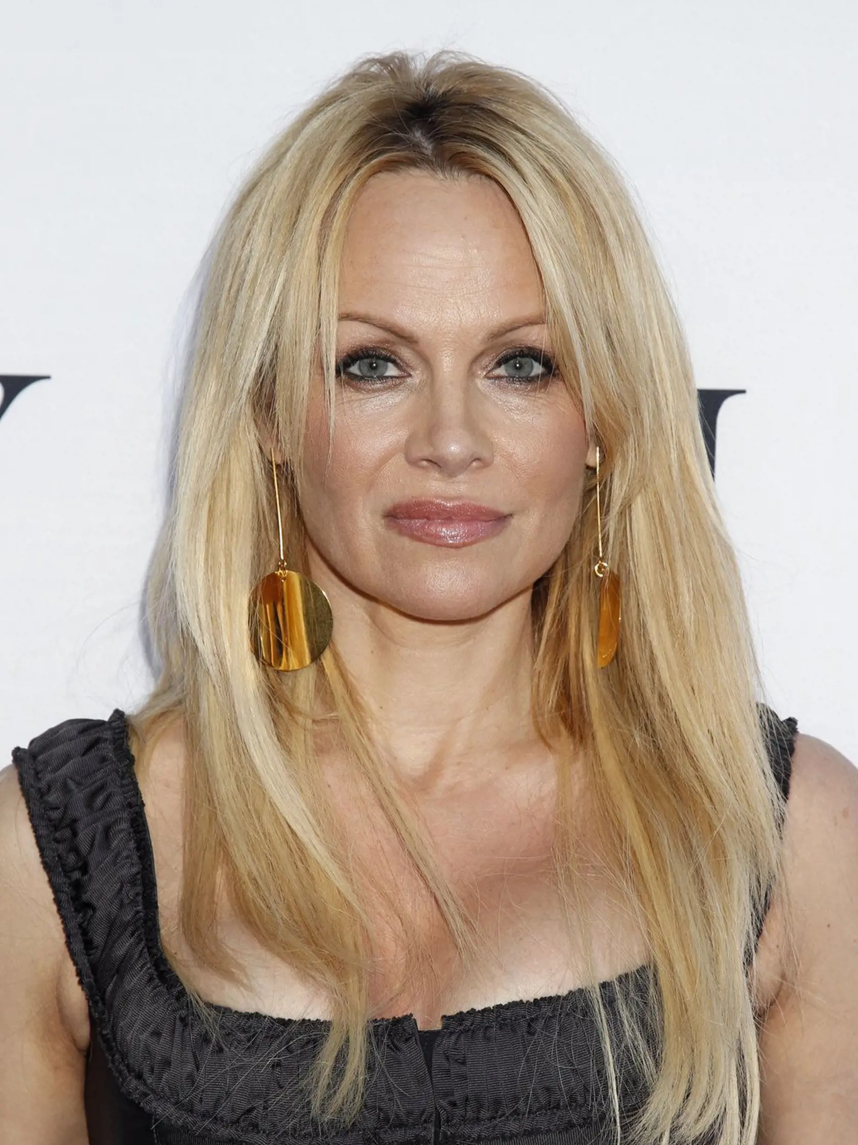 Pamela Anderson sa ocitla v dlhoch voči daňovému