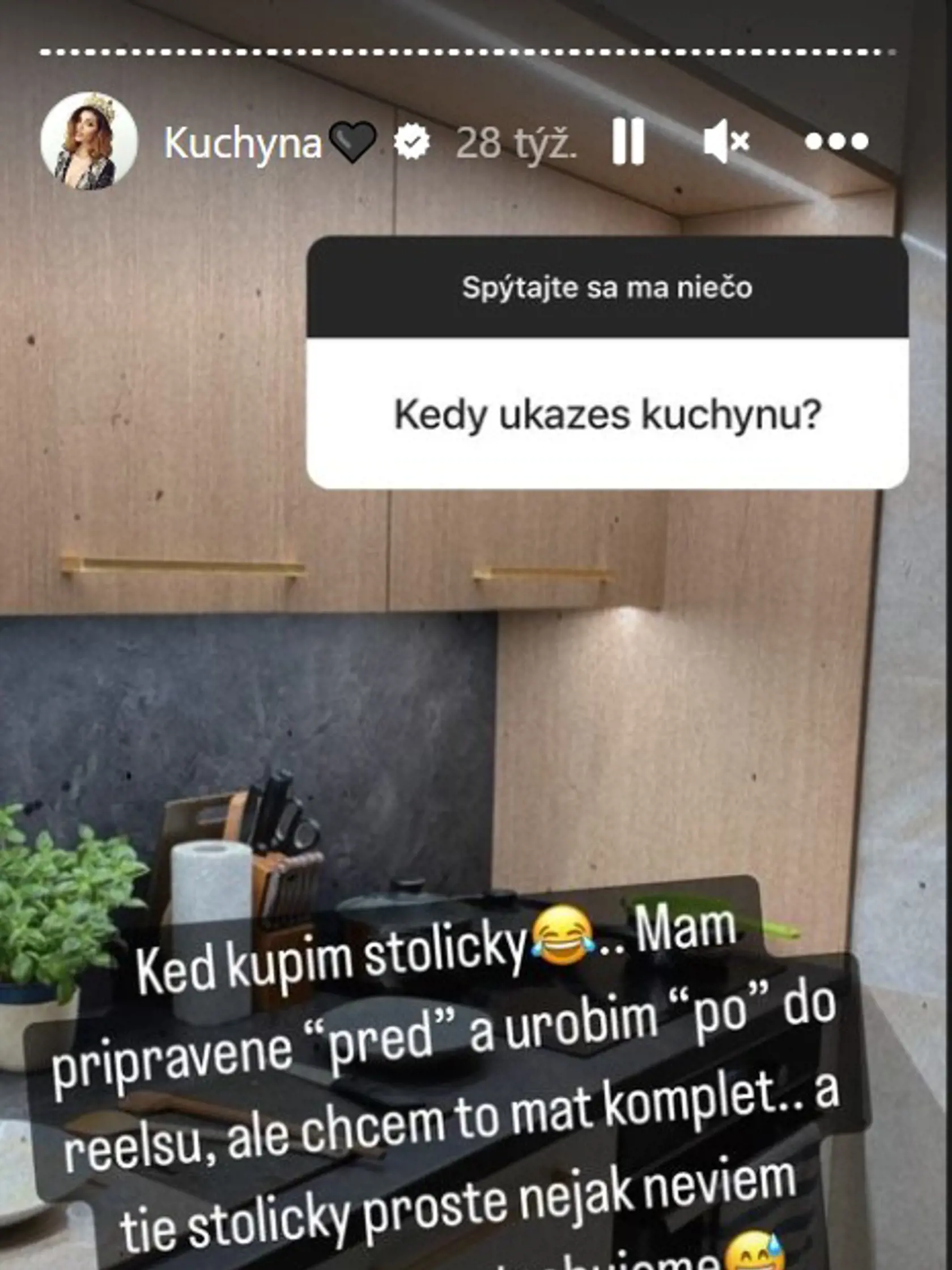S výsledkom je nadmieru spokojná. Veľa úložného priestoru, praktické skrinky - veru táto kuchyňa sa podarila.