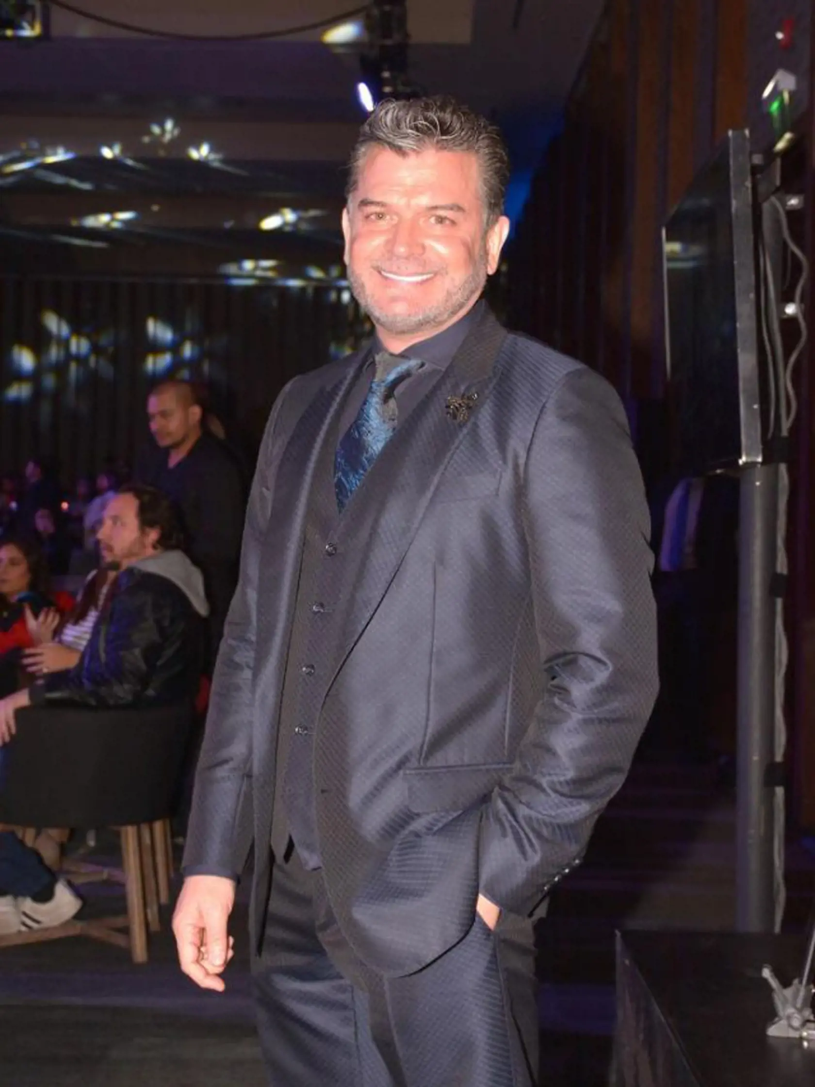 Diego Sánchez Serrano z Keď budeš moja: Sergio Basañez. Osudy krásnej zberačky kávy Palomy a bohatého dediča Diega pozná azda úplne každý. Vďaka tomuto zvláštnemu páru sa telenovela Keď budeš moja u nás stala obrovským hitom. Diega síce Paloma a všetky diváčky s ňou milovali, no herec by im to veru nebol schopný vrátiť. Ešteže vie tak dobre hrať. Sergio totiž otvorene priznal, že je homosexuál. Ak by to ale ženy nevedeli, rozhodne by sa za týmto šarmantným hercom aj otočili.