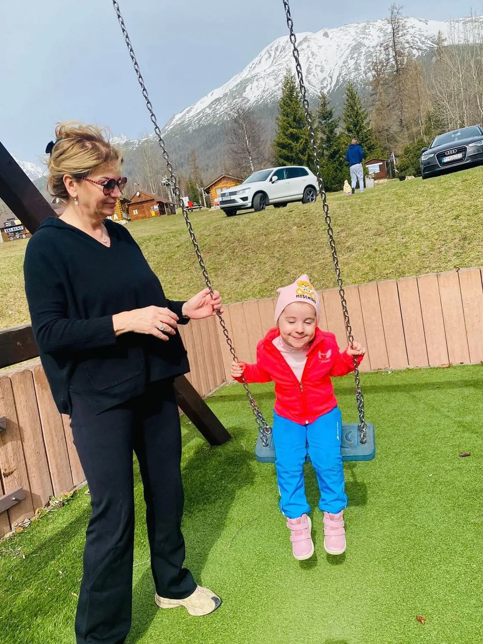 "Aj sme drepovali, aj húpali, aj behali a hlavne sme sa veľa smiali a boli všetci spolu," napísala Monika Beňová.