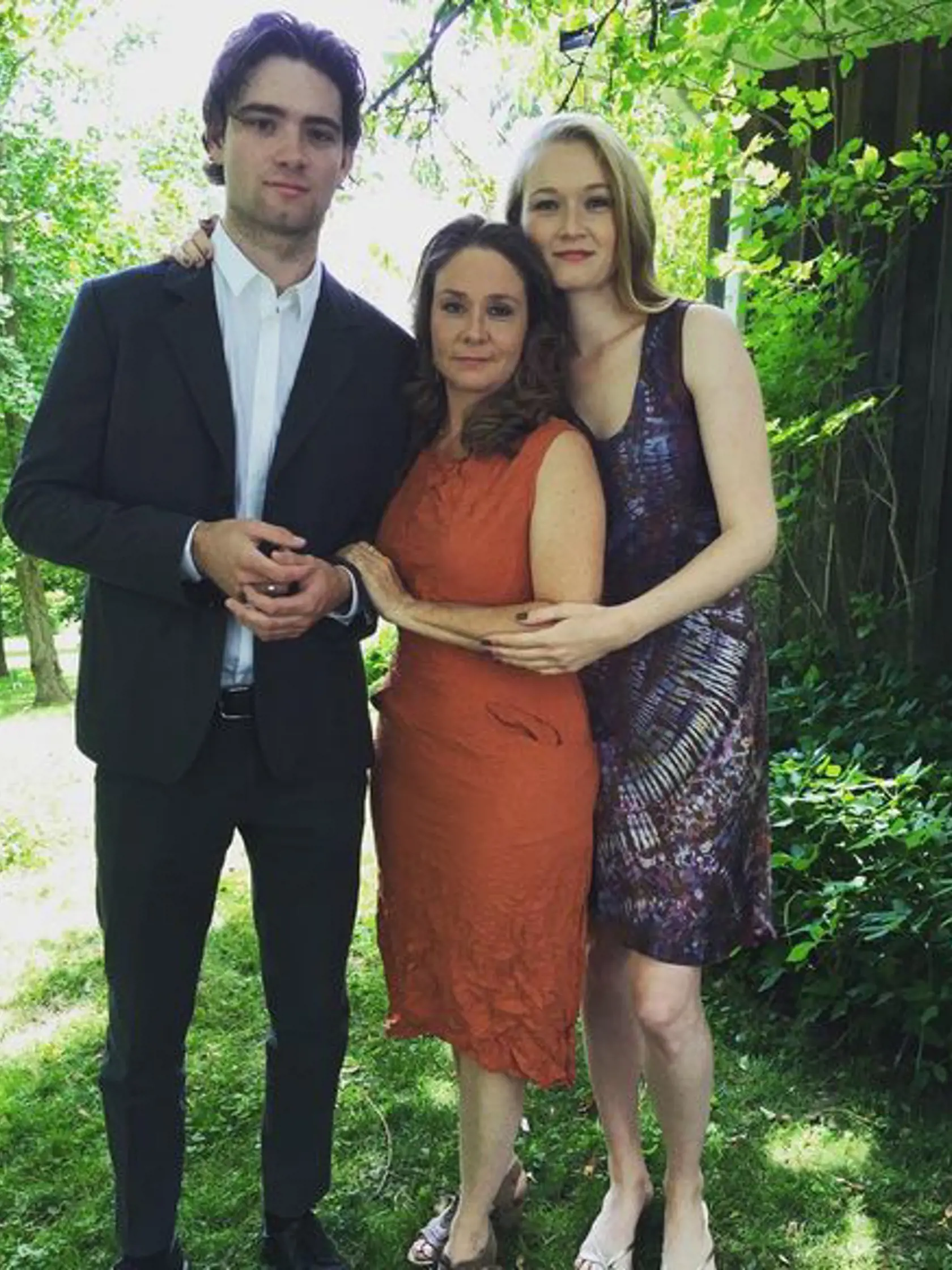 Megan Follows so synom a dcérou na svadbe svojej sestry. 
