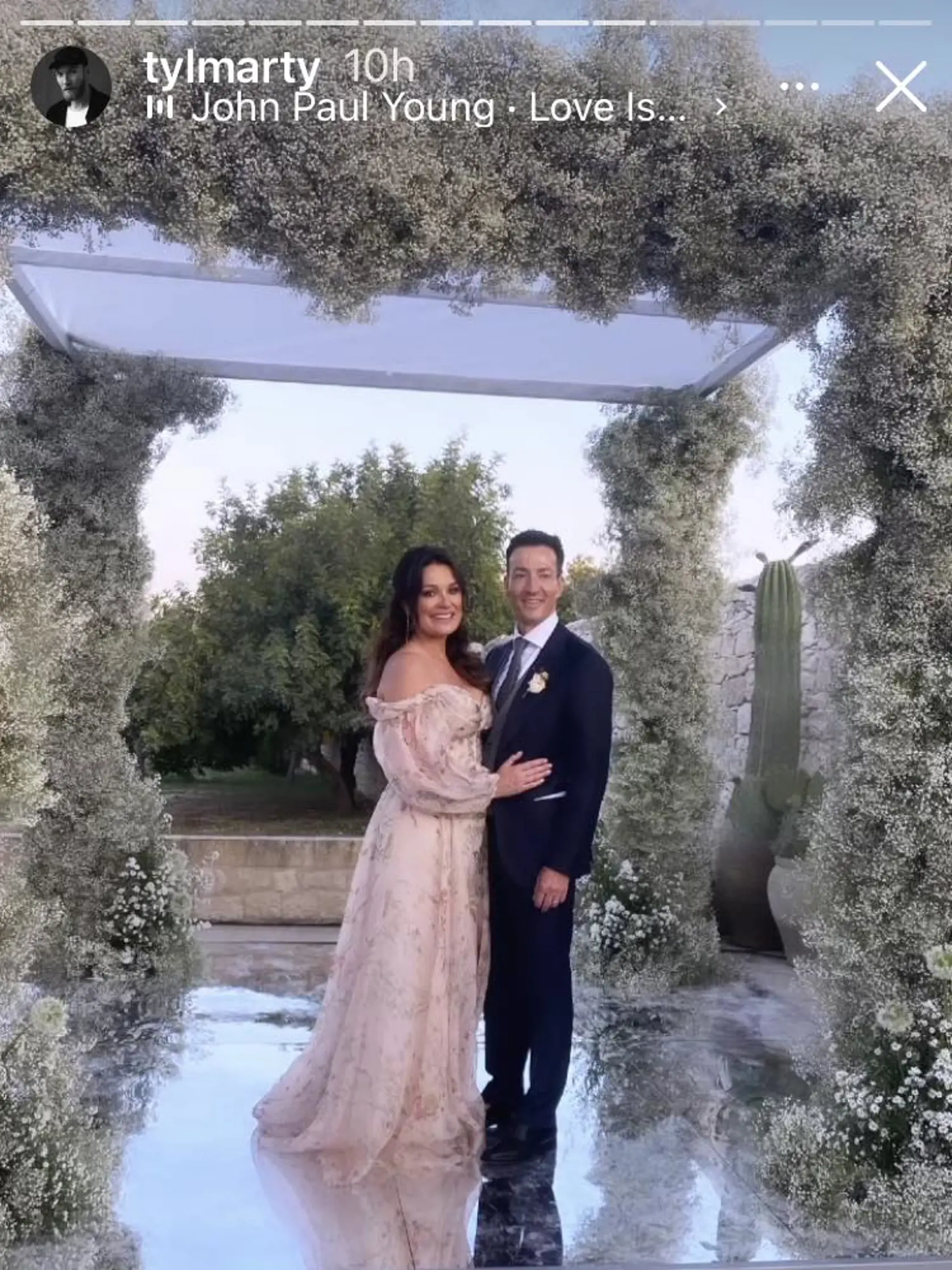 Modelka Alena Šeredová sa vydala. Počas svadobného dňa sa niekokoľkrát prezliekla.