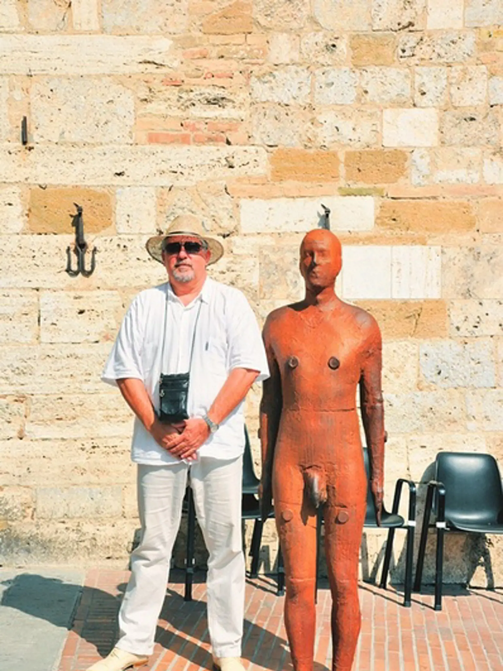 Oliver Andrásy s manželkou často cestujú.