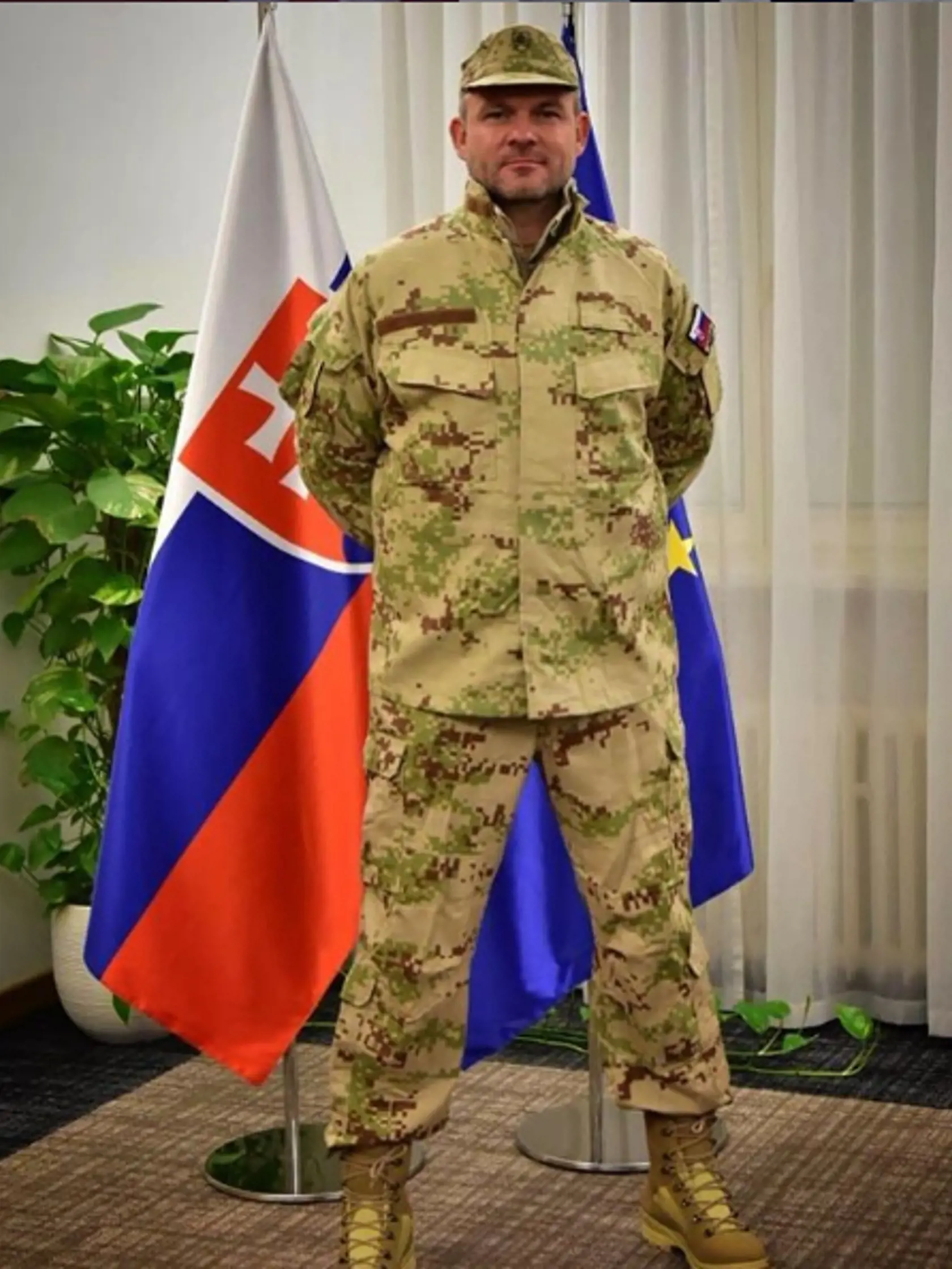 Neformálne oblečený expremiér Pellegrini.