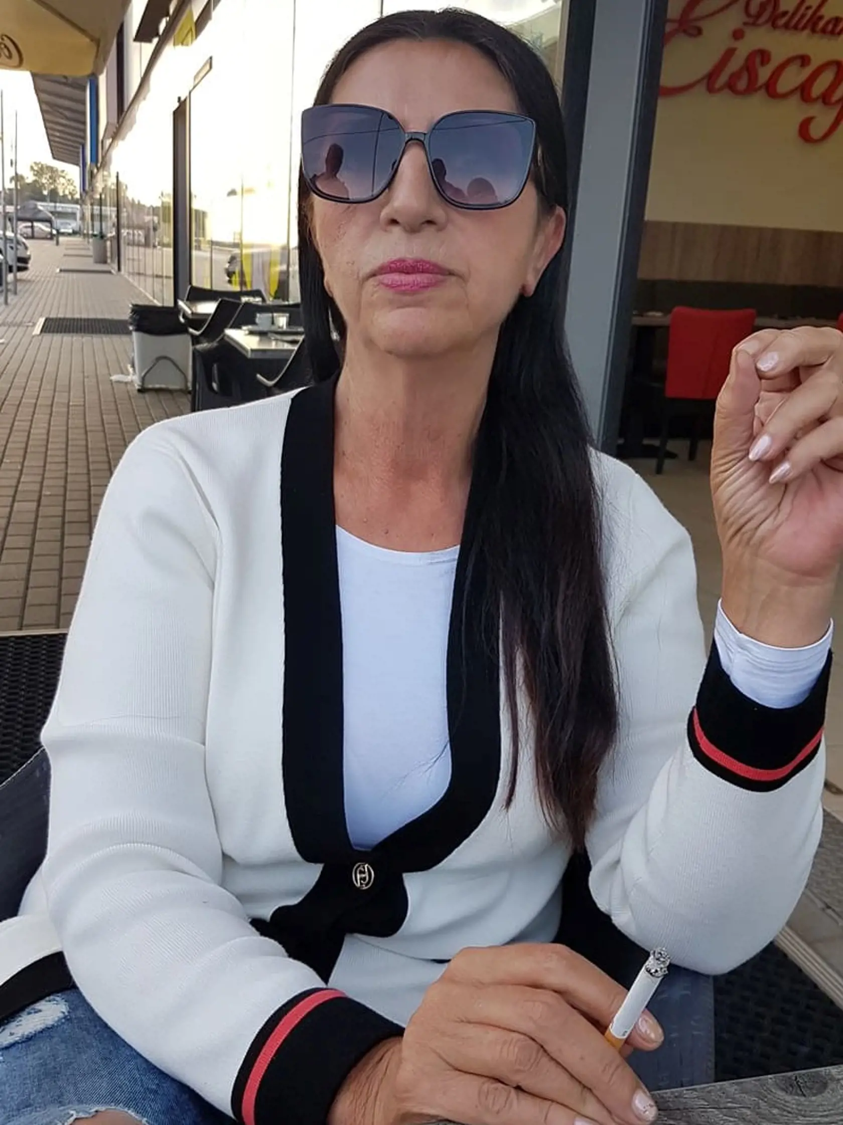 Nora Kabrheľová je najnovšie Bratislavčankou. V byte už nechce žiadneho chlapa, jej srdce patrí fenke Šárinke.