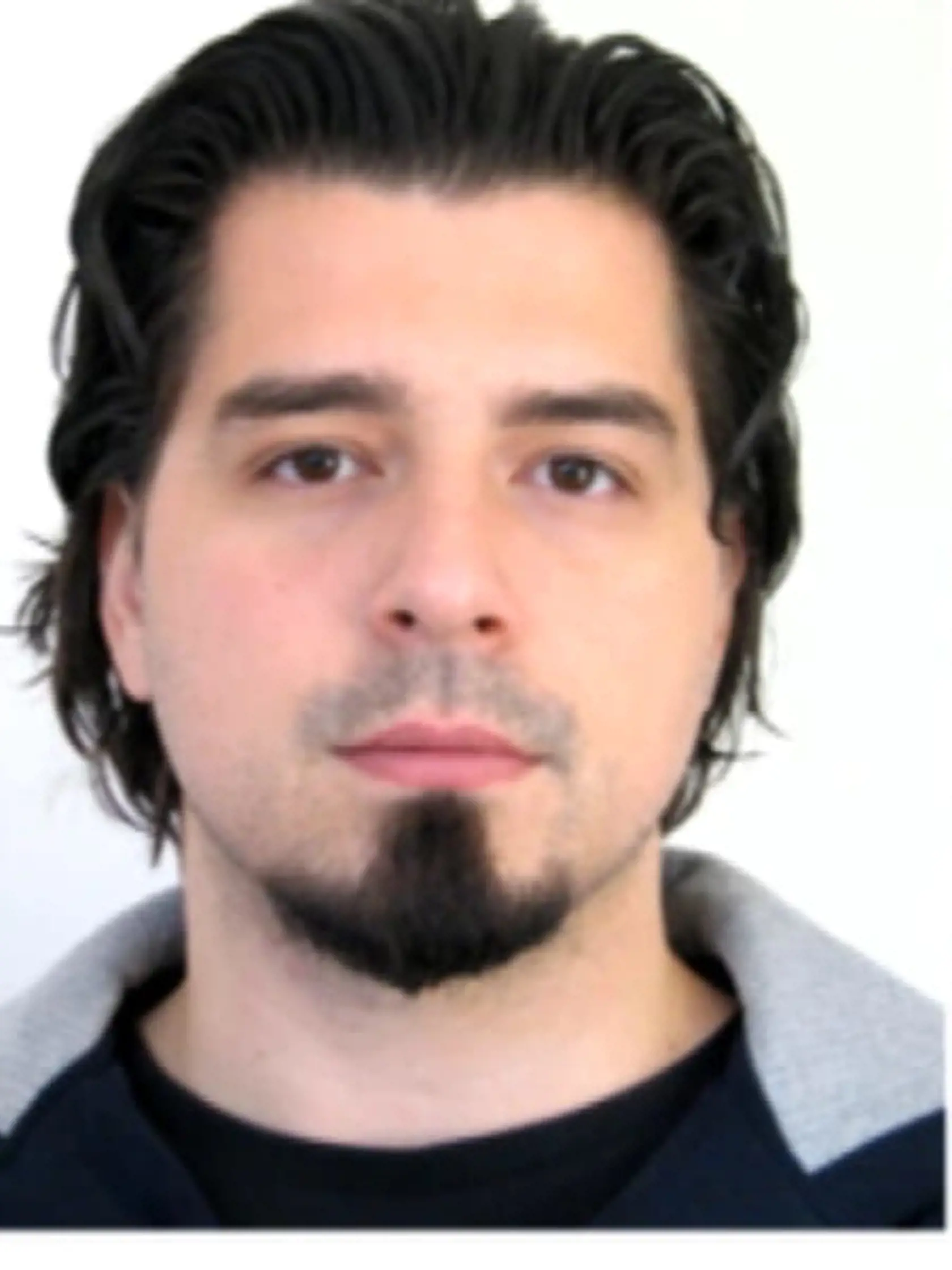 Alen Velovič sa už roky úspešne vyhýba Interpolu. Hľadajú ho pre organizáciu ozbrojenej lúpeže.