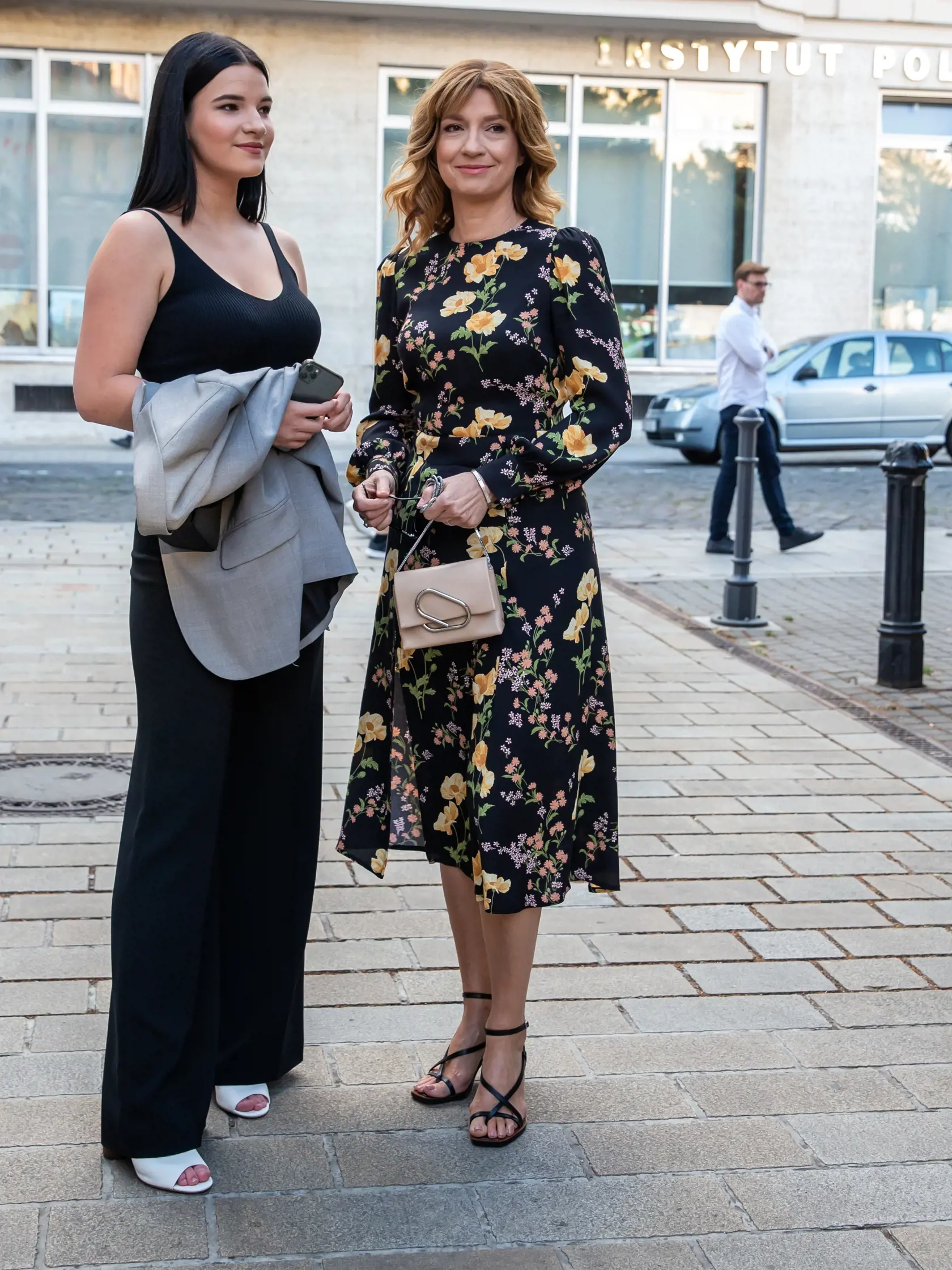 Na snímke je Jarmila Lajčáková Hargašová s dcérou na premiére nového dokumentárneho filmu MEKY v Starej Tržnici. 