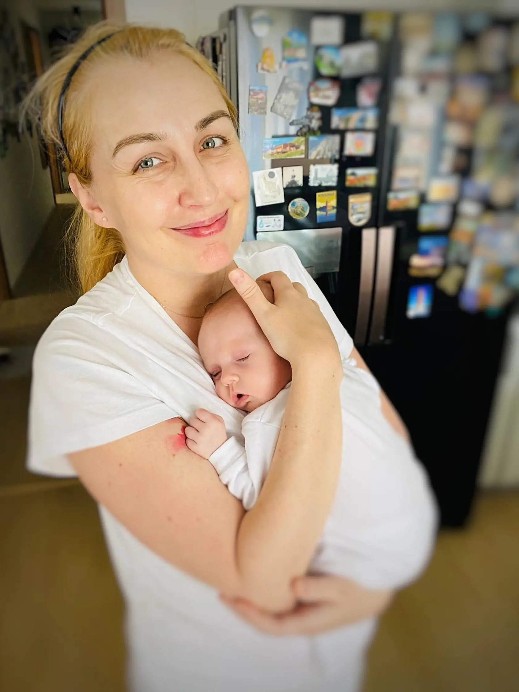 Pani Zuzana materstvo dlho odkladala a keď už chcela dieťa, nedarilo sa jej dlhé roky otehotnieť. Podarilo sa to až keď mala 41 rokov. Napriek tomu neľutuje, že dieťa nemala skôr. Teraz si ho vraj užíva naplno!