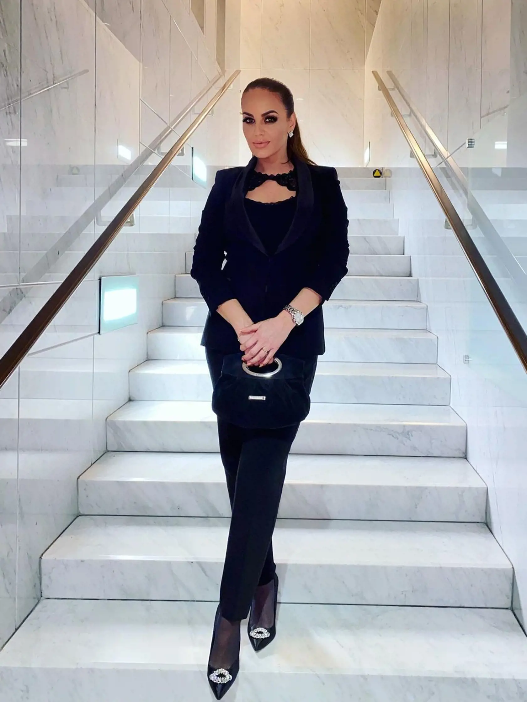 Karin Haydu v stredu večer na opere La Traviata v SND. Svojím vzhľadom by mohla konkurovať aj dvadsiatničkam!