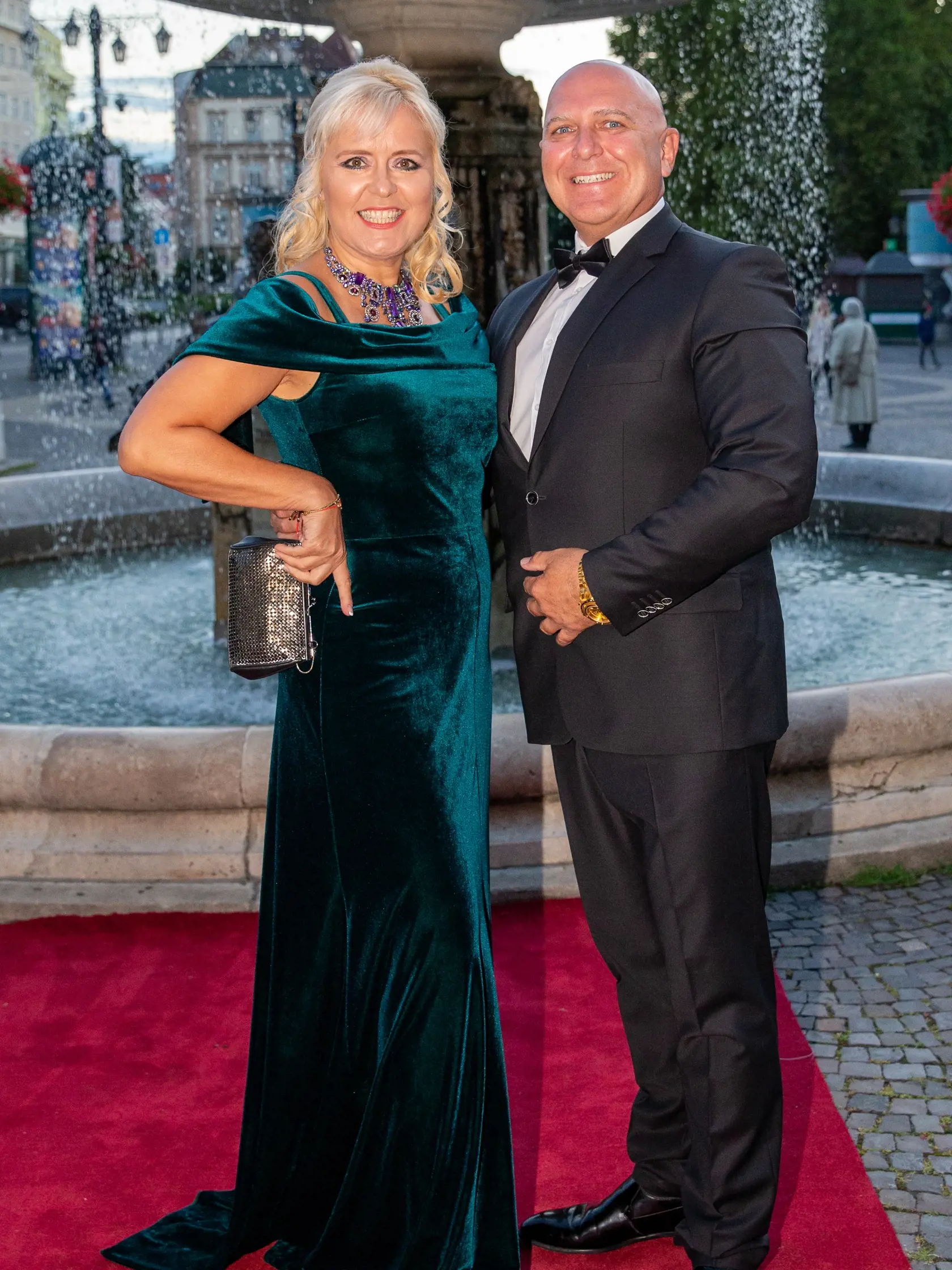 Galavečer Slovenka roka 2021 v historickej budove Slovenského národného divadla. Na snímke je Nora Krchňáková s priateľom Petrom.