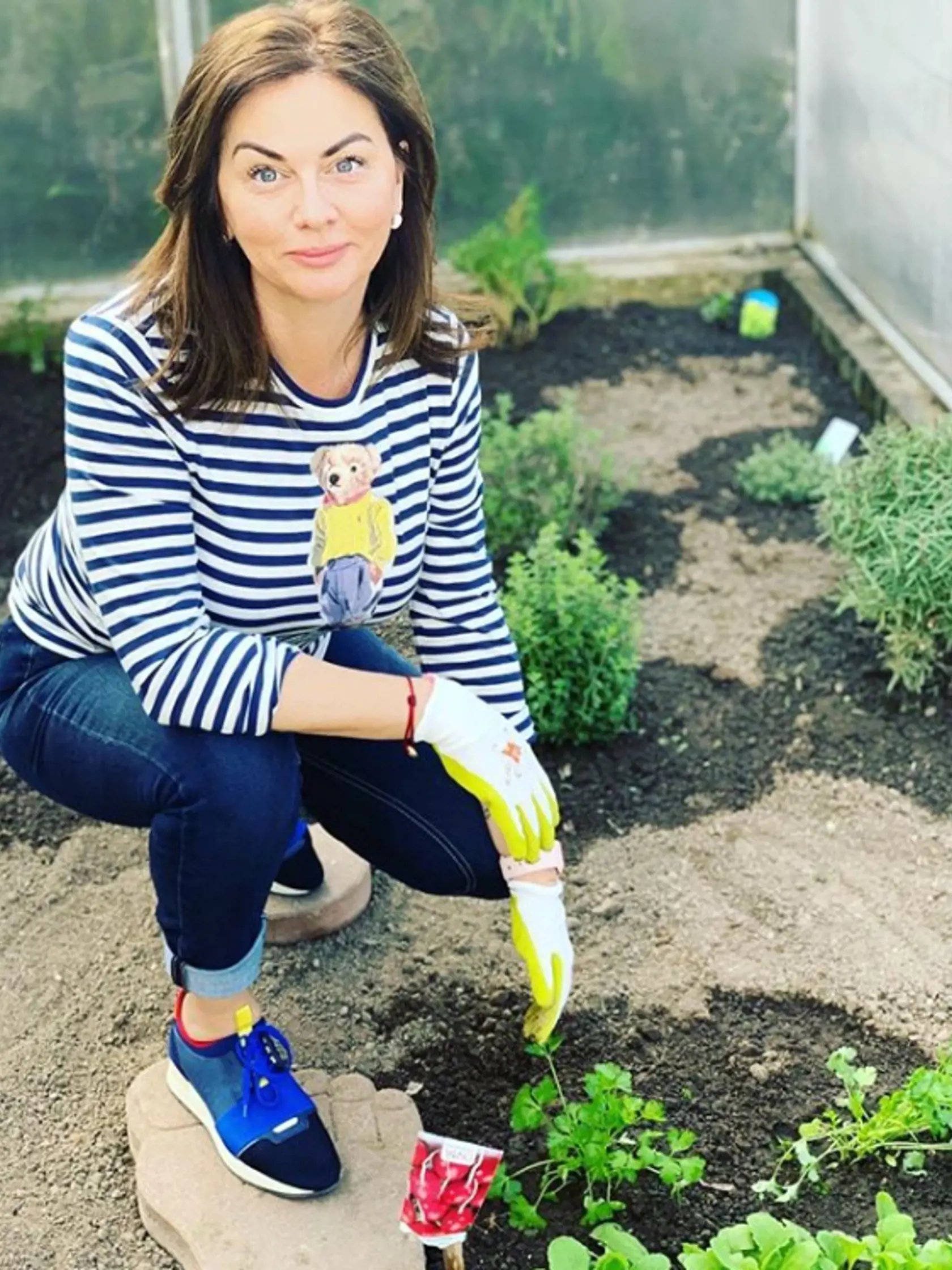 Monika Beňová: Sadí šalát i kaleráb.