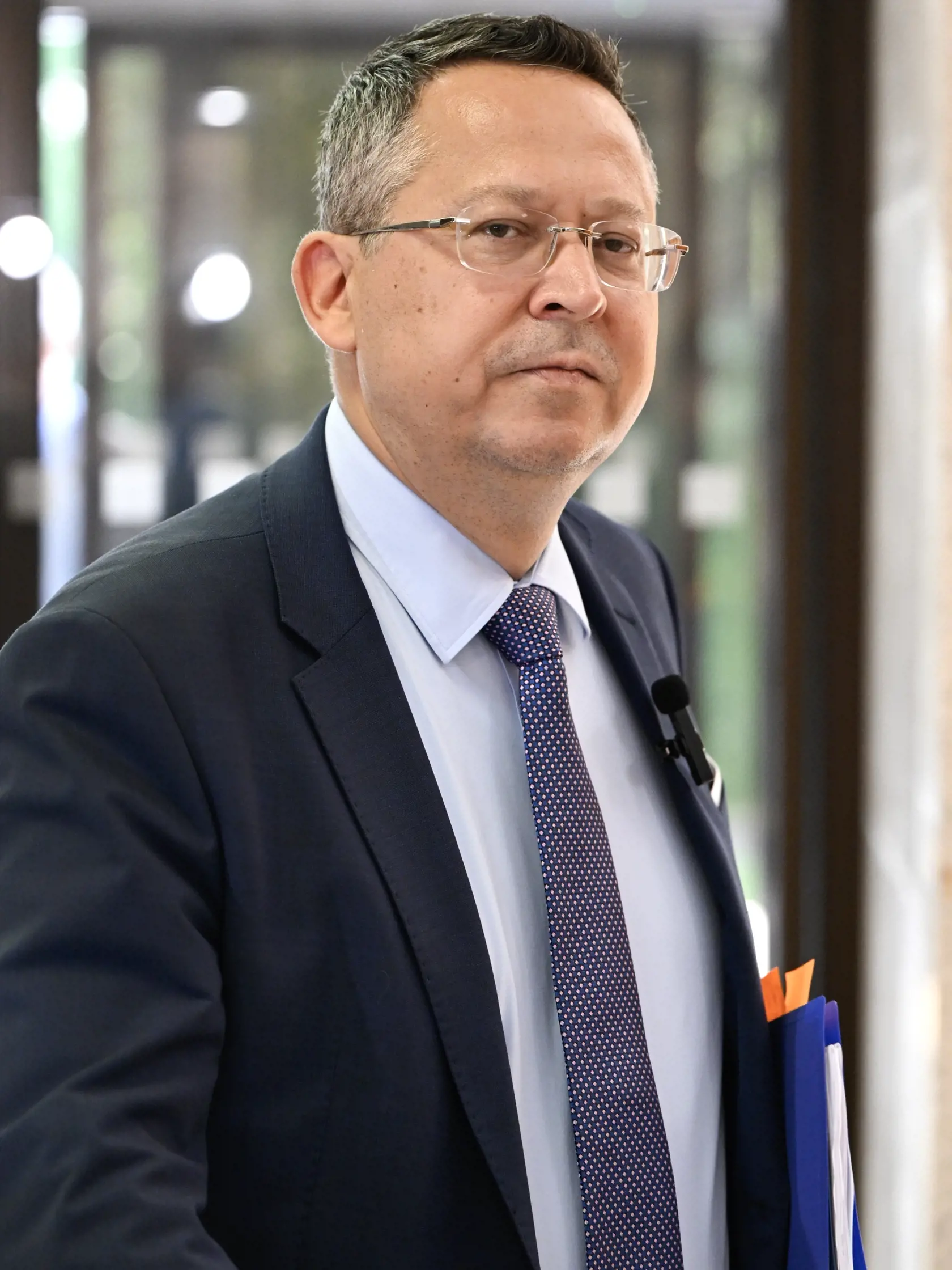 Na snímke minister financií SR Ladislav Kamenický (Smer-SD) prichádza na 42. rokovanie vlády SR 9. júla 2024 v Bratislave. FOTO TASR - Pavel Neubauer