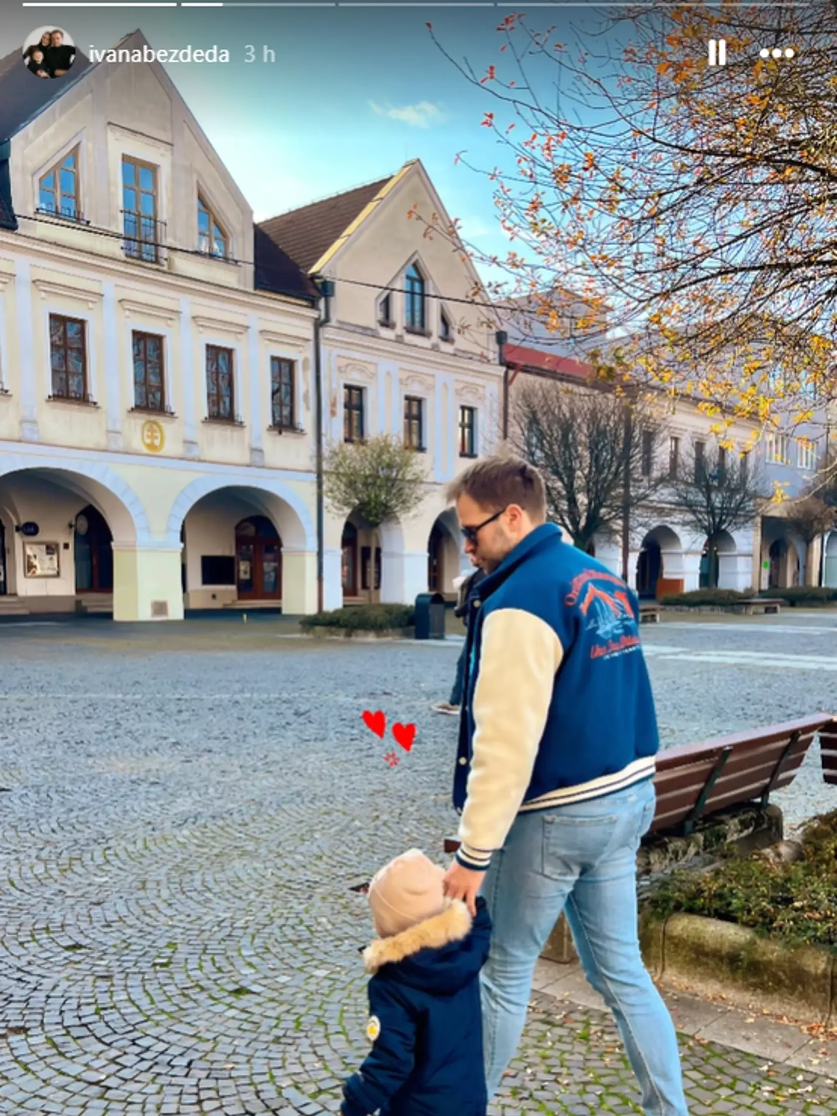 Ivana zverejnila fotku z prechádzky. Na snímke Tomáš Bezdeda so synom Jakubkom.