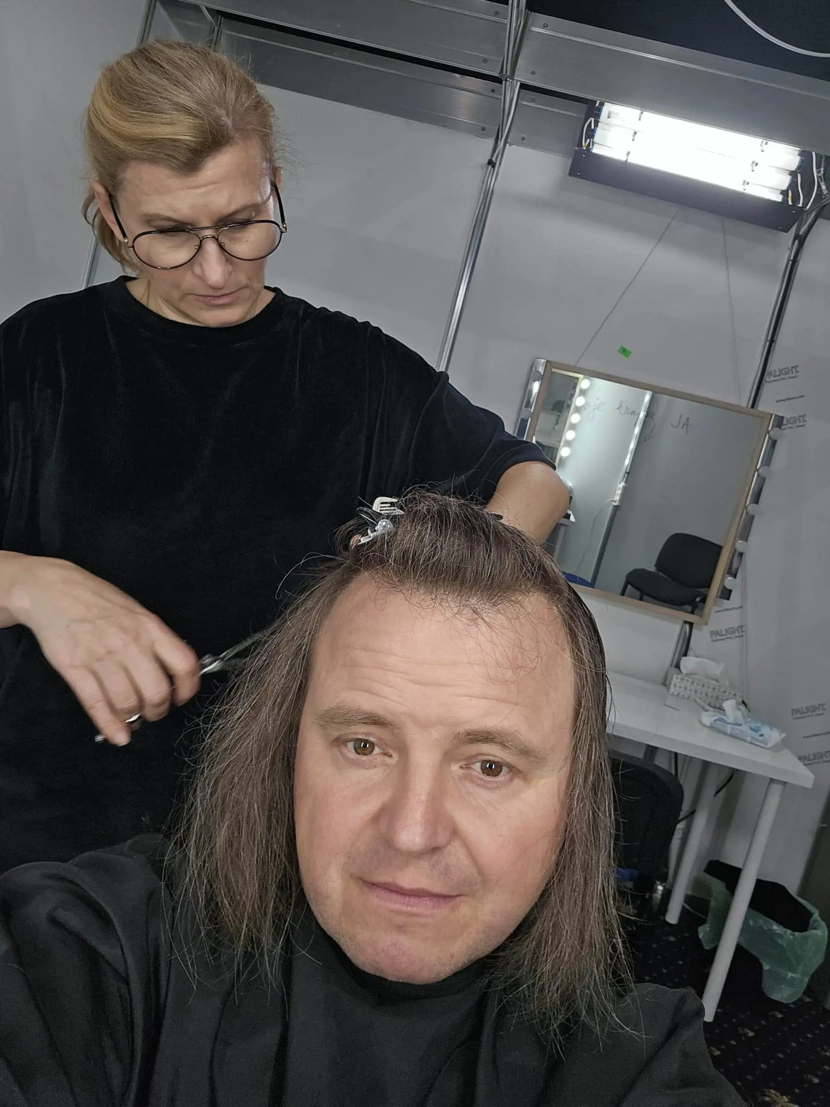 Ján Tribula v rukách profesionálny Renáty Márovej tesne pred zmenou imidžu