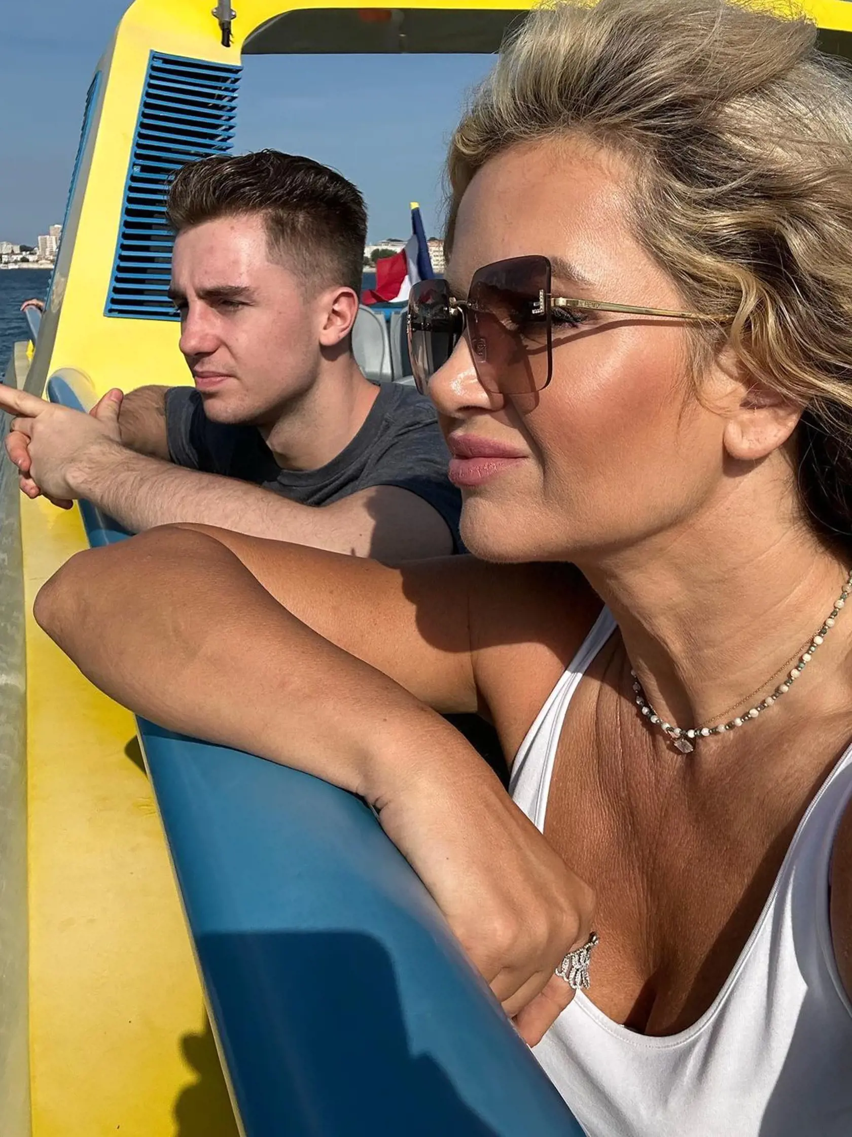 Hrdá mama Monika so synom Frederikom.