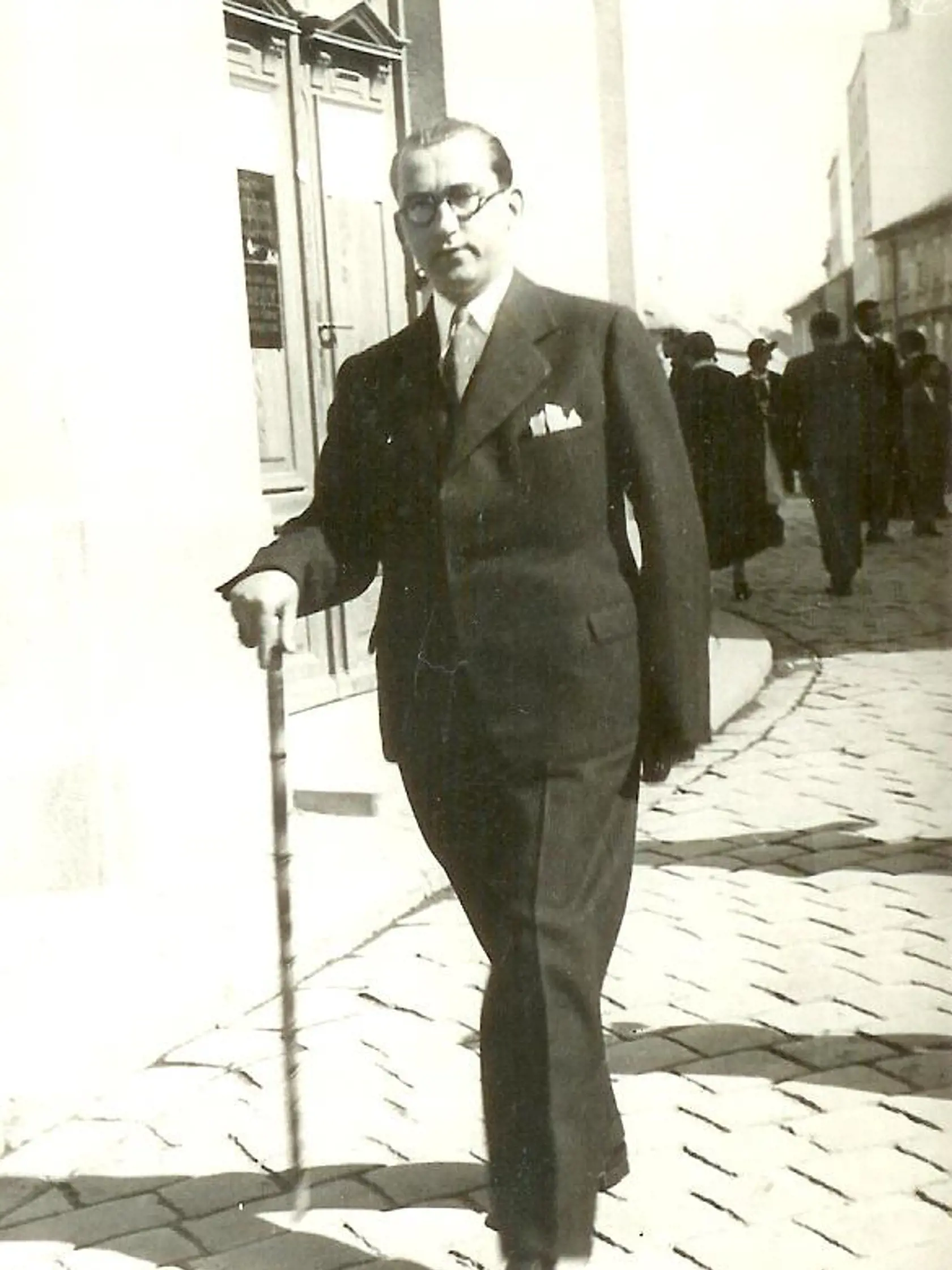 Jožo Nižnánsky cestou do redakcie.