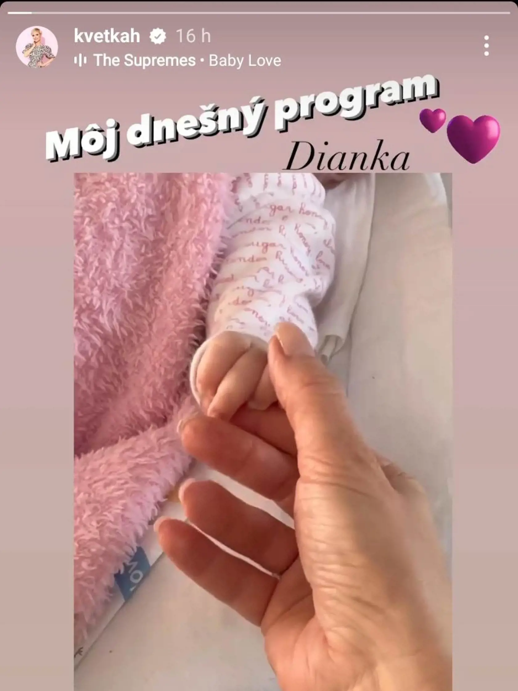Kvetka si spoločnosť neterky užívala.