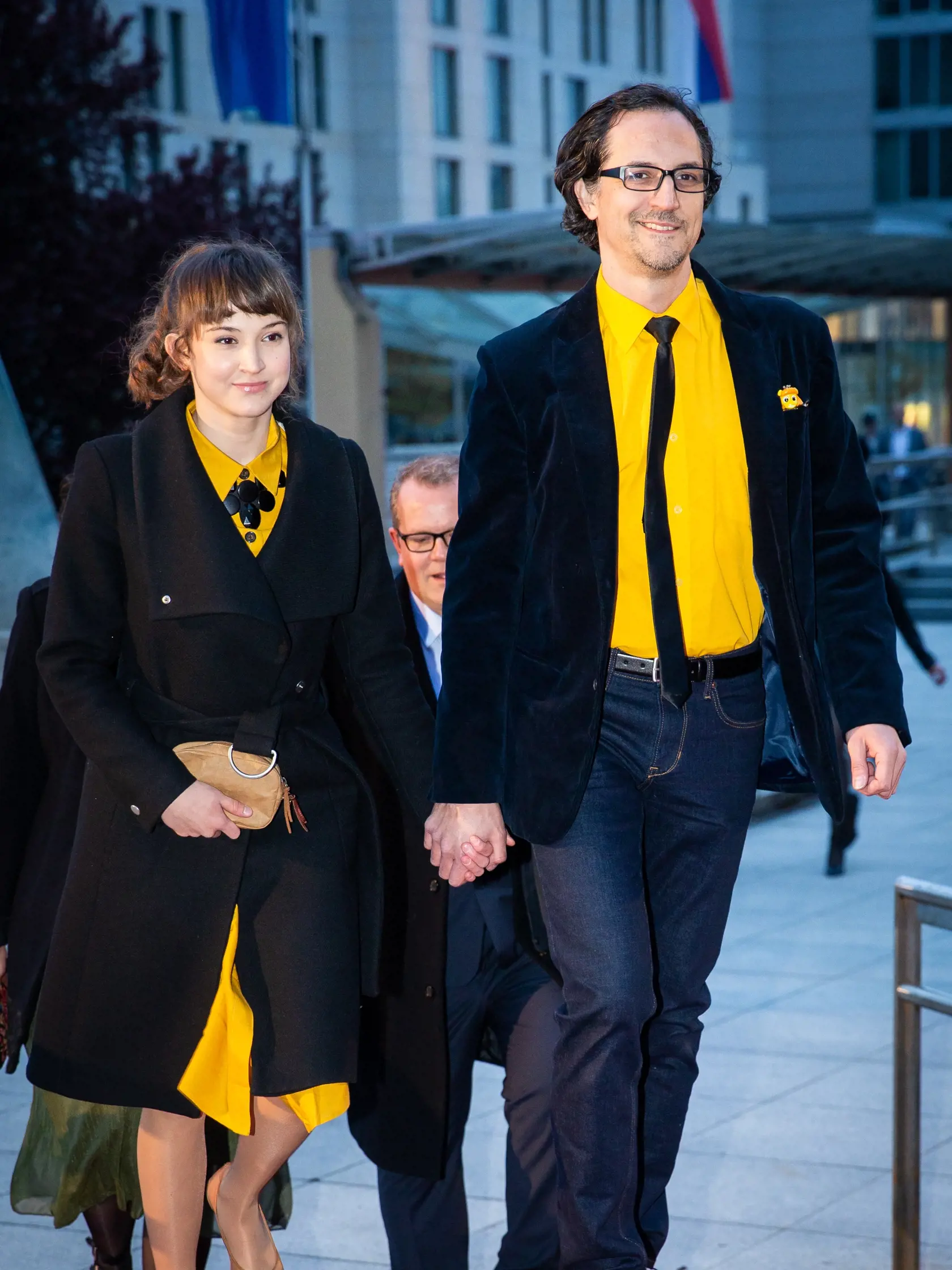 Príchod hostí na galavečer OTO 2019 v Bratislave. Na snímke Juraj Hajdin s dcérou.
