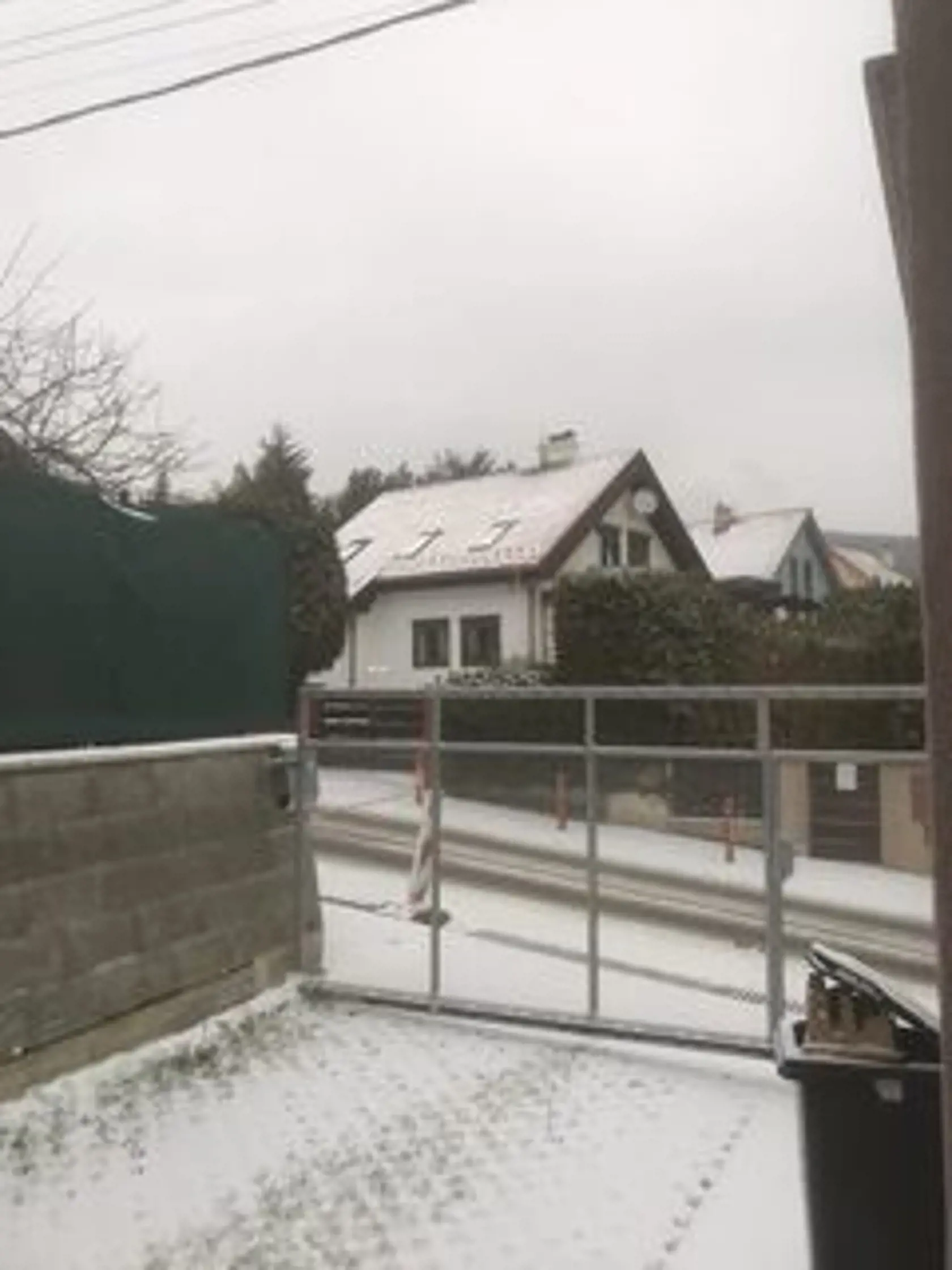 Nasnežilo aj v mestskej časti Rača.