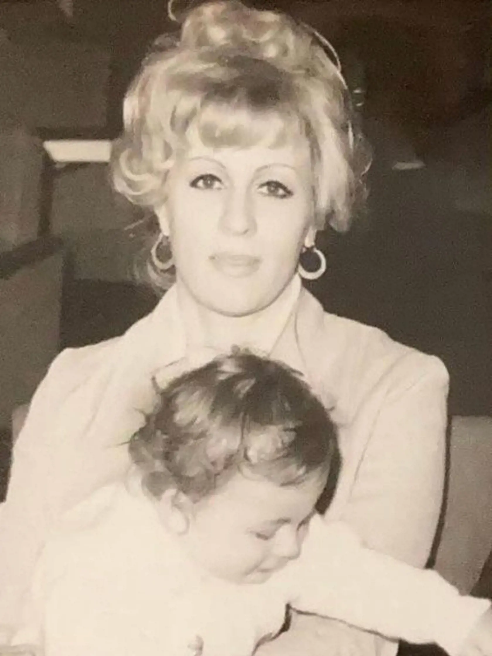 Takto sa svojej mamine poďakoval bývalý premiér Eduard Heger: „Slovo mama je zrejme v živote dieťaťa najfrekventovanejšie slovo, ktoré vyslovuje a nie je to tak náhodou. Je s tým spojený úzky vzťah detí so svojimi mamami, pretože sú za tým hodiny, dni a roky obety, lásky a starostlivosti. 
Ďakujem mojej mamičke za jej lásku a prajem všetkým mamičkám krásny Deň matiek."