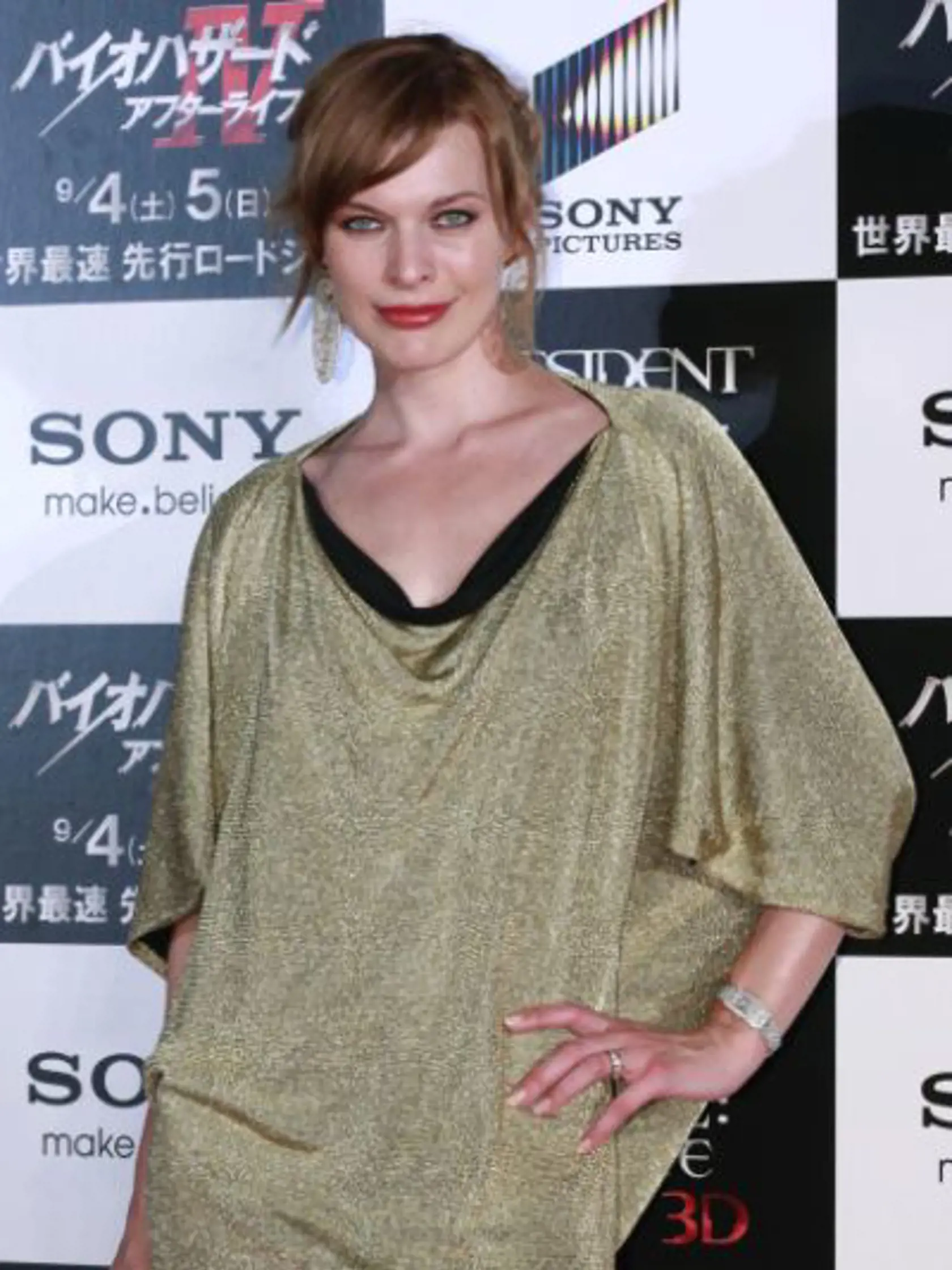KK20 Tokio - Hereèka Miila Jovovich pózuje fotografom poèas svetovej premiéry filmu Resident Evil - Afterlife, ktorá sa konala 2. septembra 2010 v Tokiu. FOTO TASR/AP  Actress Milla Jovovich poses for photographers during the world premiere of "Resident Evil: Afterlife" in Tokyo, Thursday, Sept. 2, 2010. (AP Photo/Shizuo Kambayashi)