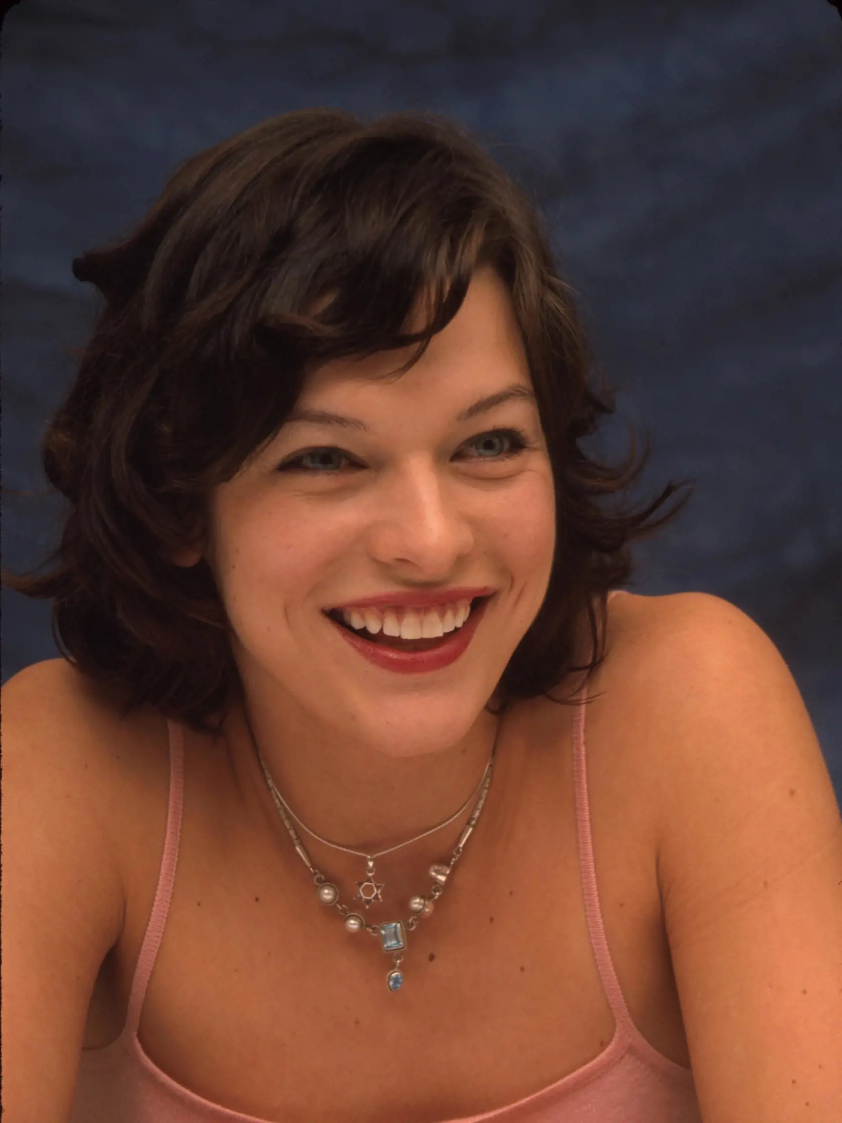 Jovovich Milla  (12/2000)