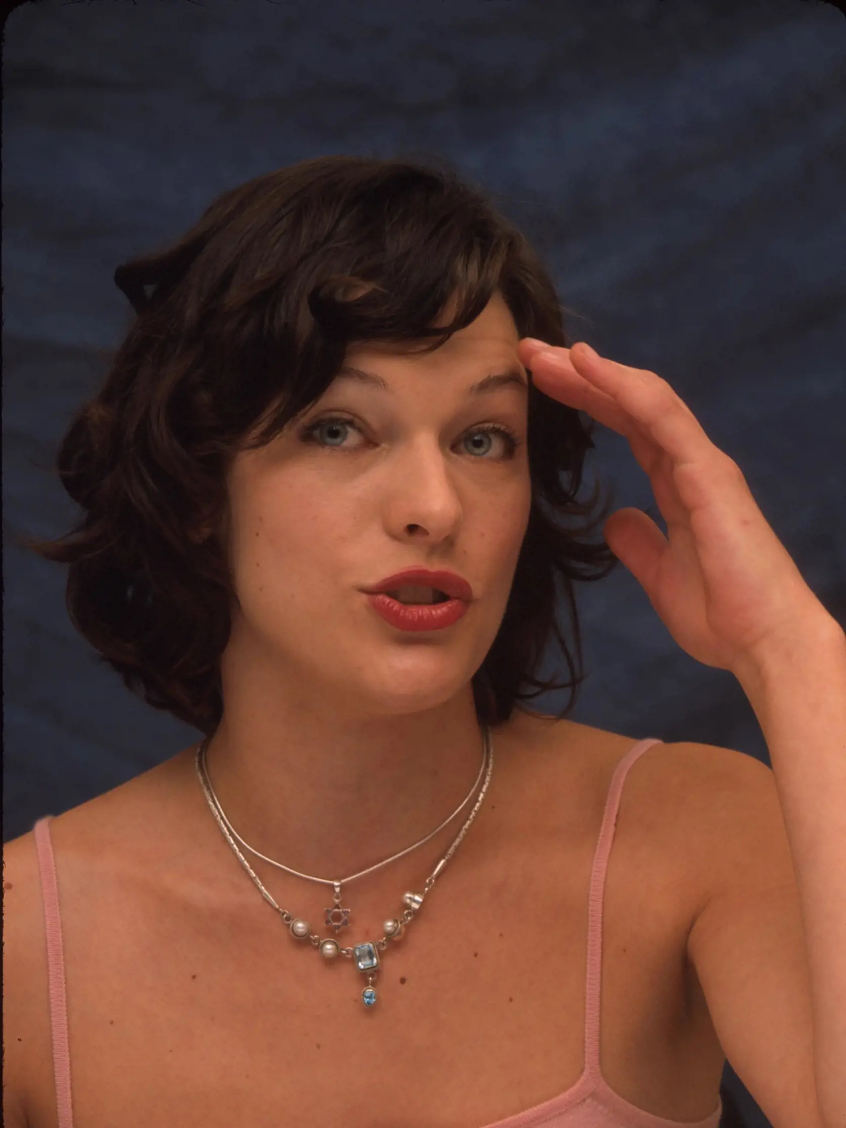 Jovovich Milla  (12/2000)