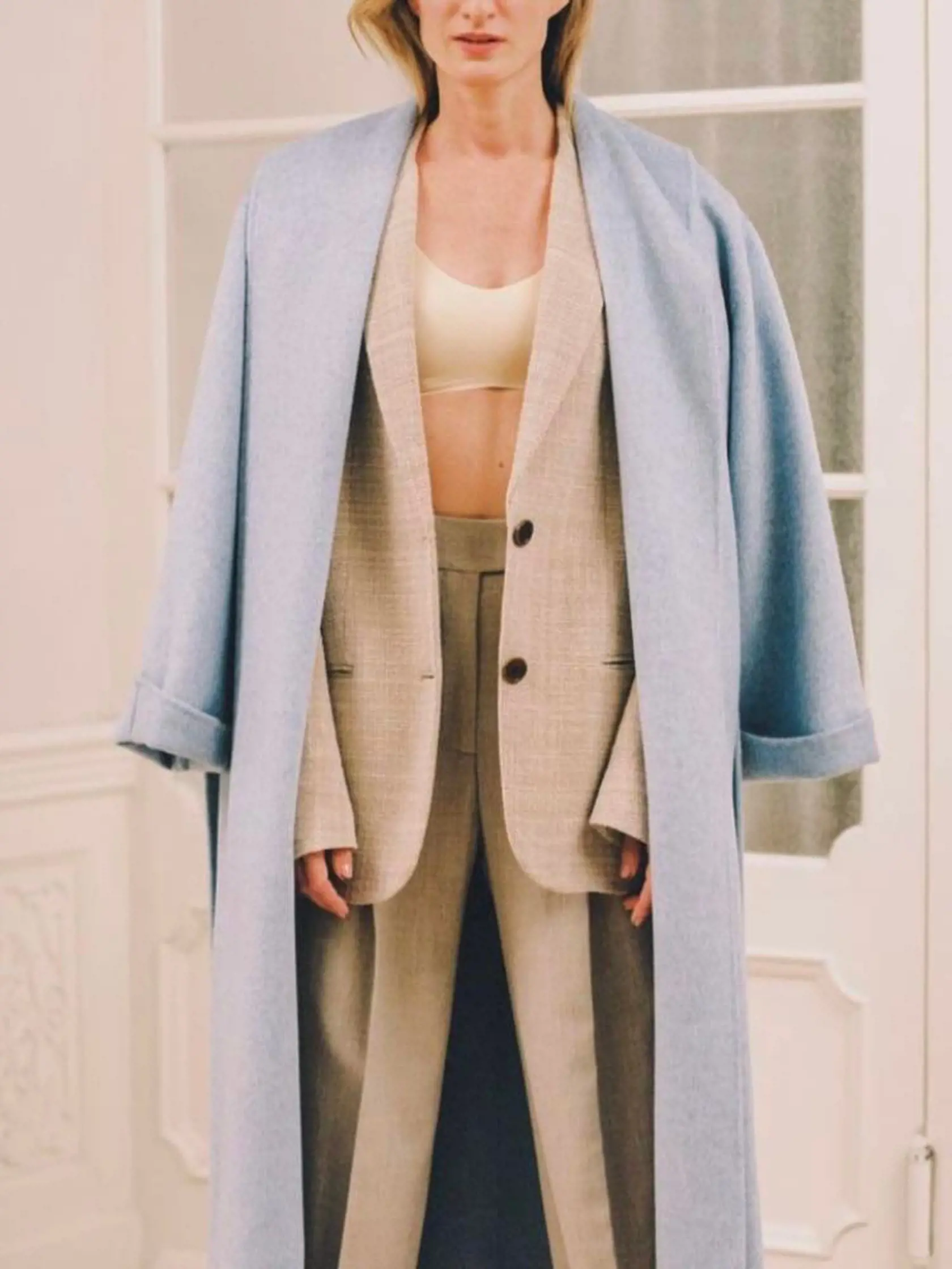 Adela sa zahrala na modelku. Vinczeová ukázala svetlú podprsenku.