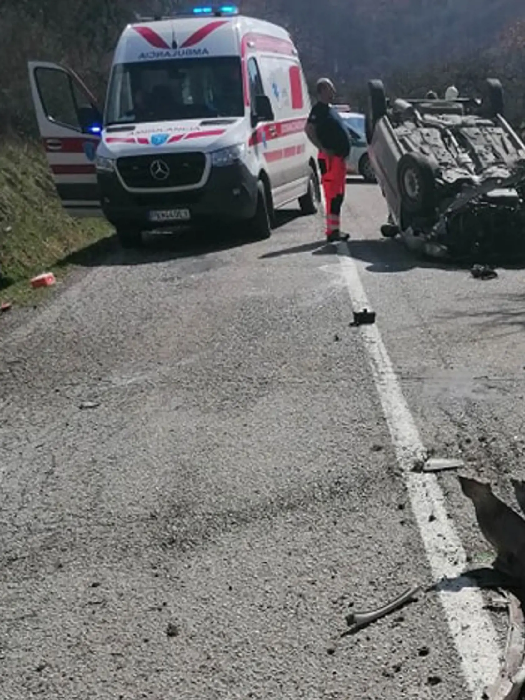 V sobotu (25.3.) v dopoludňajších hodinách prijala polícia informáciu o dopravnej nehode na ceste medzi obcami Rákoš a Rákošská Baňa v okrese Revúca.
