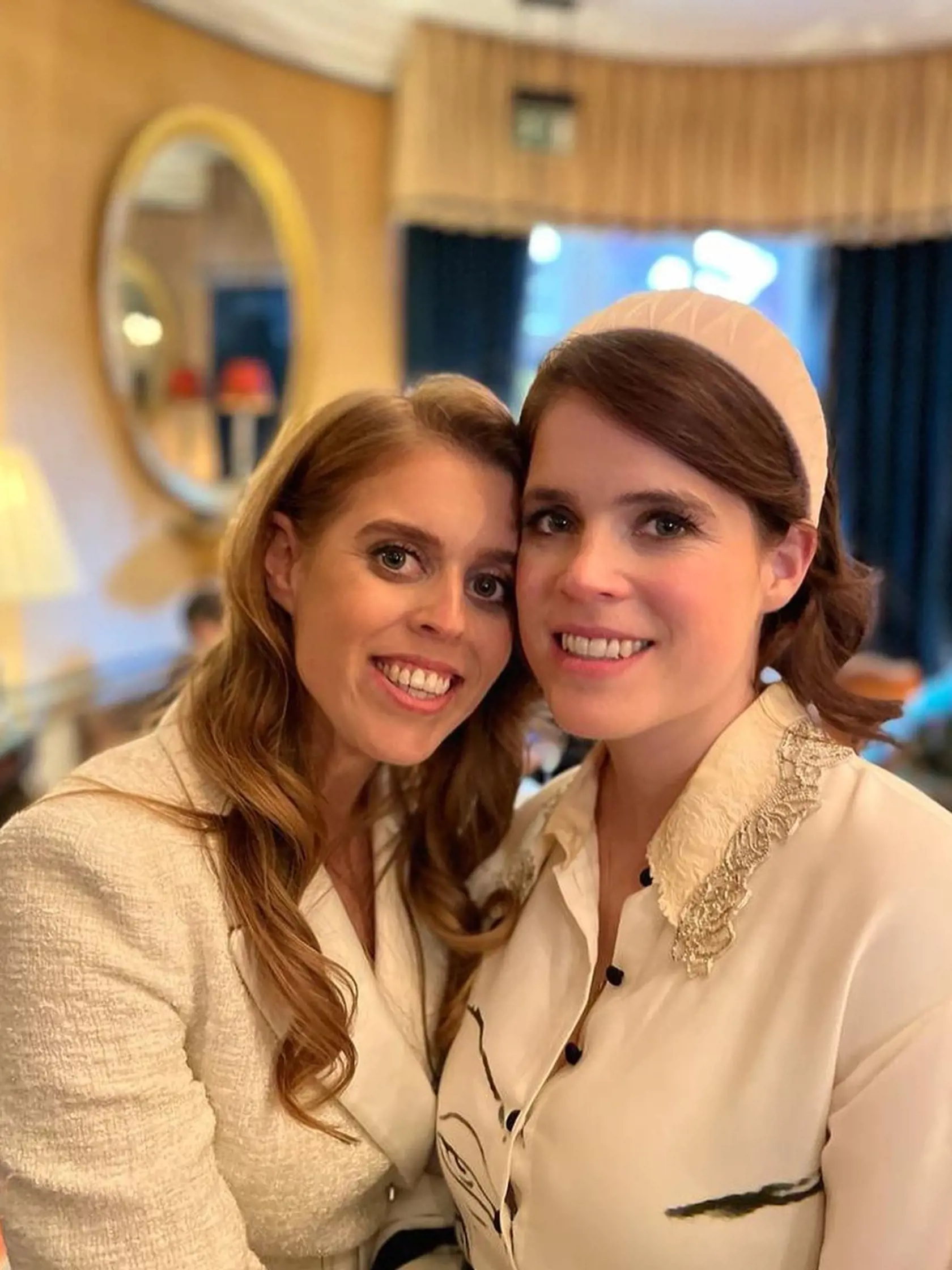 Sestry: Princezné Beatrice (vľavo) a Eugenie.