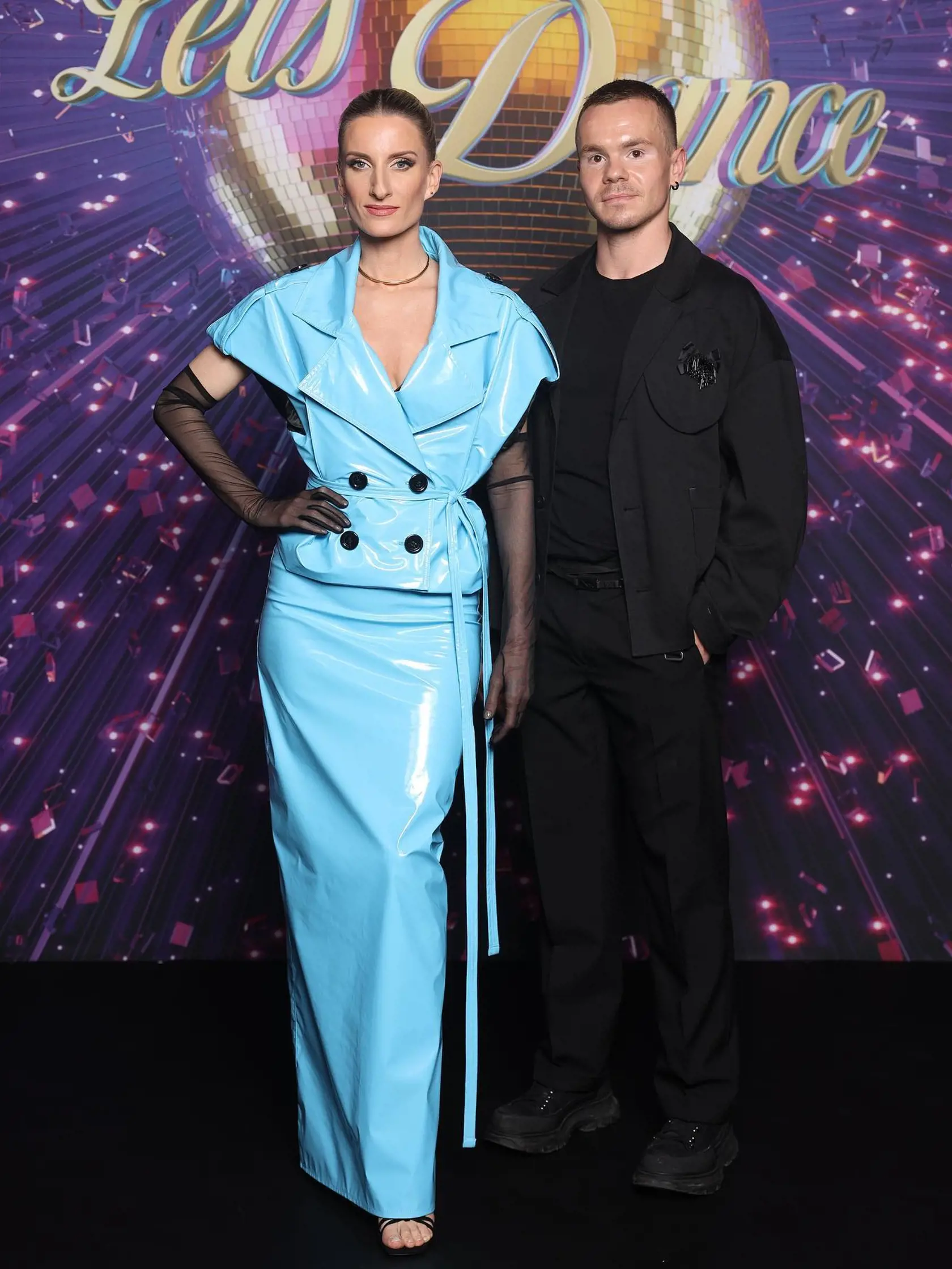 Adelu Vinczeovú obliekol na 8. kolo Pavol Dendis, ktorý zvolil nápaditý modrý latexový outfit.