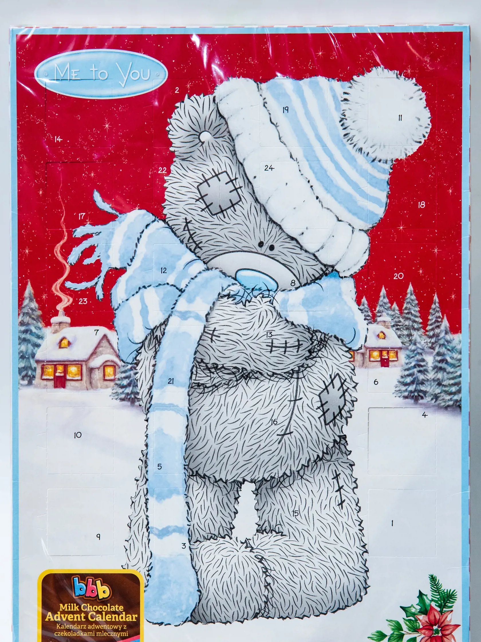 Adventný kalendár – Me to you BBB – Delikateso - 2,49 € - Nebezpečné éčka aj arómy
Hodnotenie odborníčky na výživu: Veľmi podobne ako ostatné kalendáre, okrem kakaového masla, kakaovej hmoty, plnotučného mlieka a cukru, ktoré dobrá mliečna čokoláda má obsahovať, obsahuje už aj spomínaný emulgátor E476, rastlinný tuk – nie bližšie špecifikovaný aký, a tak isto aj arómu.